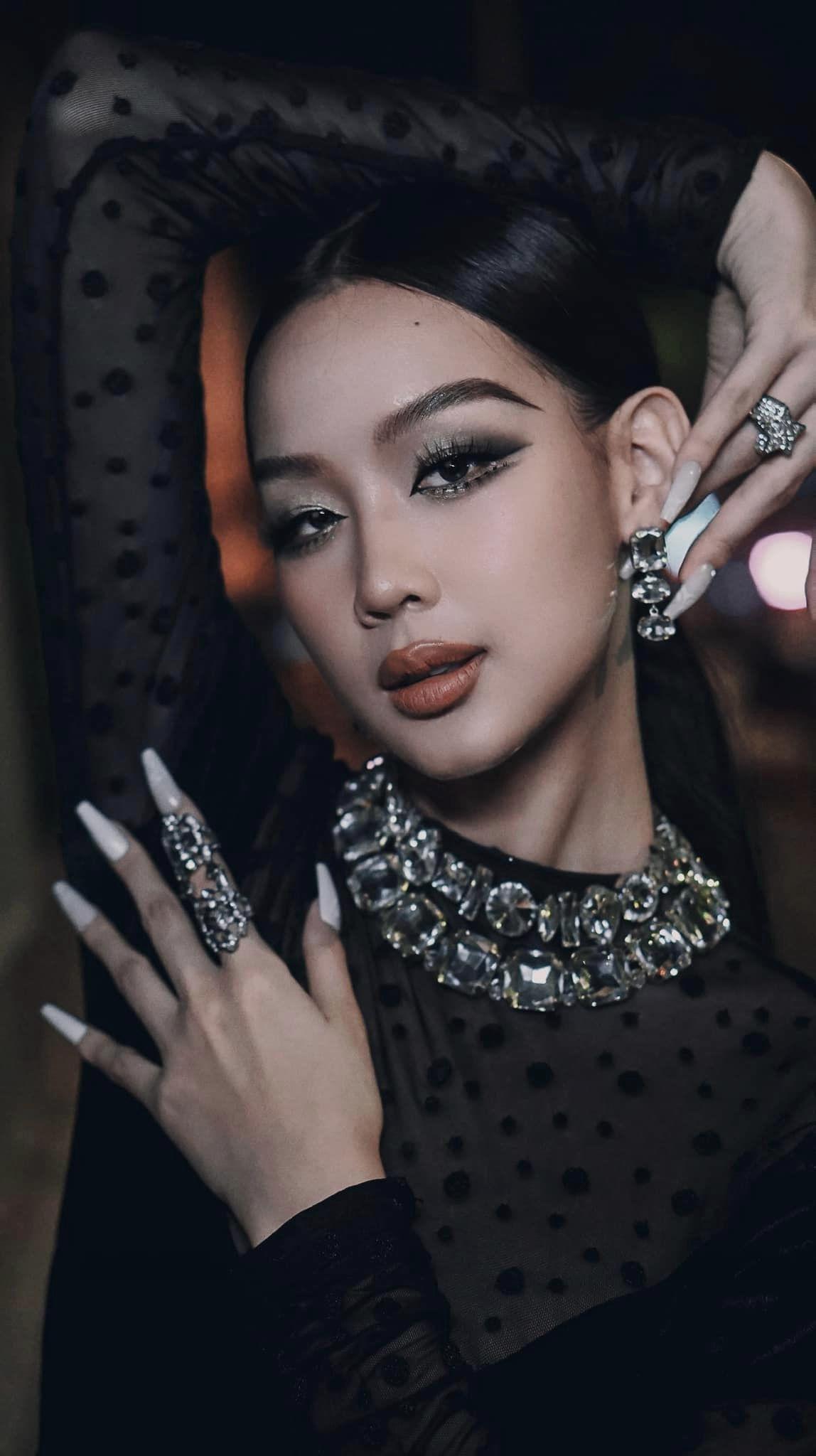 Xuất hiện &#34;cô em Ê Đê&#34; nhan sắc tiên tử, cao 1m86 lấn át vẻ đẹp của &#34;viên ngọc trai đen&#34; H&#39;Hen Niê - 10