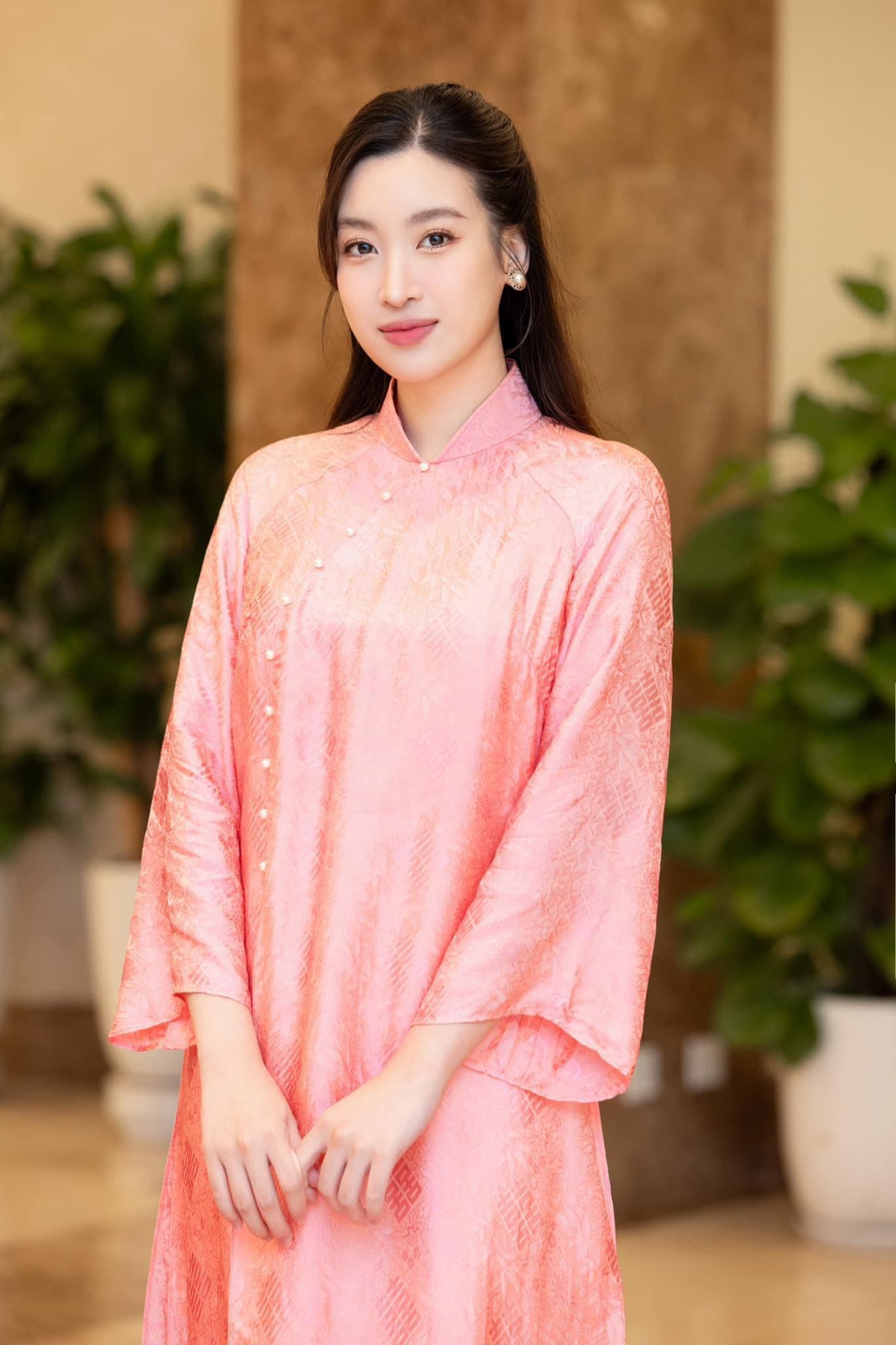 2 mẹ bỉm của Hoa hậu Việt Nam 2016 hội ngộ: Mỹ nhân từng bị Đỗ Mỹ Linh &#34;đánh bại&#34; nay không kém sắc vóc - 14