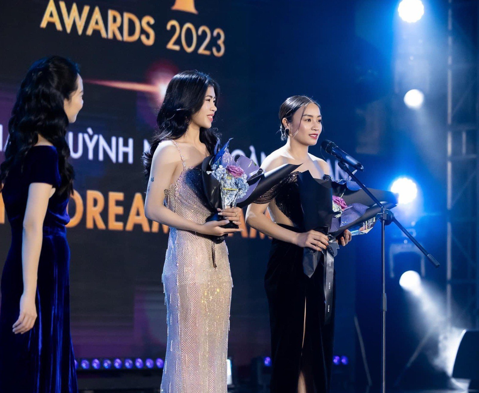 Cầu thủ Thanh Nhã rời bỏ quần đùi áo số, nay mặc váy dạ hội trễ nải, xinh như Hoa hậu - 4