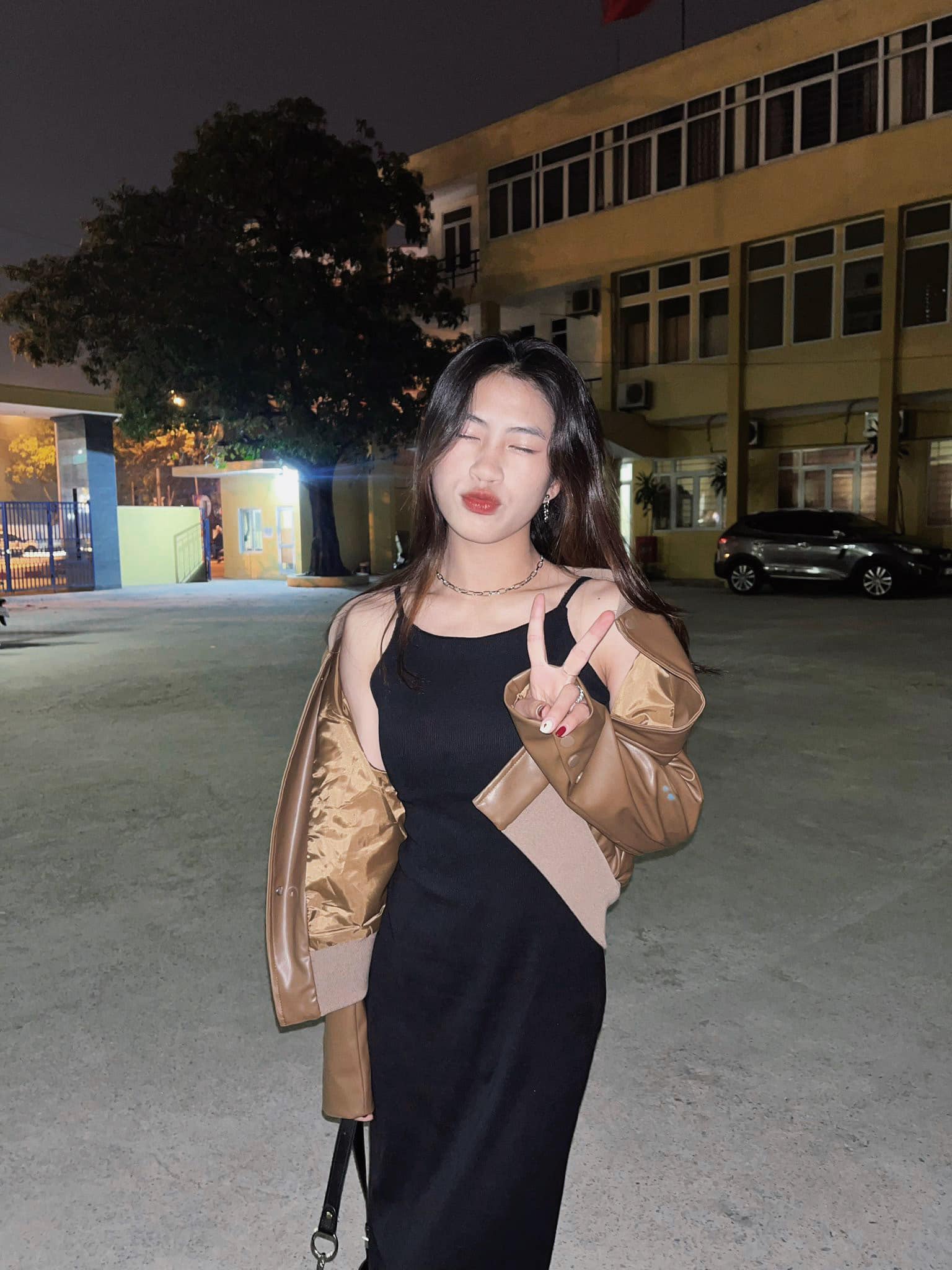 Cầu thủ Thanh Nhã rời bỏ quần đùi áo số, nay mặc váy dạ hội trễ nải, xinh như Hoa hậu - 12