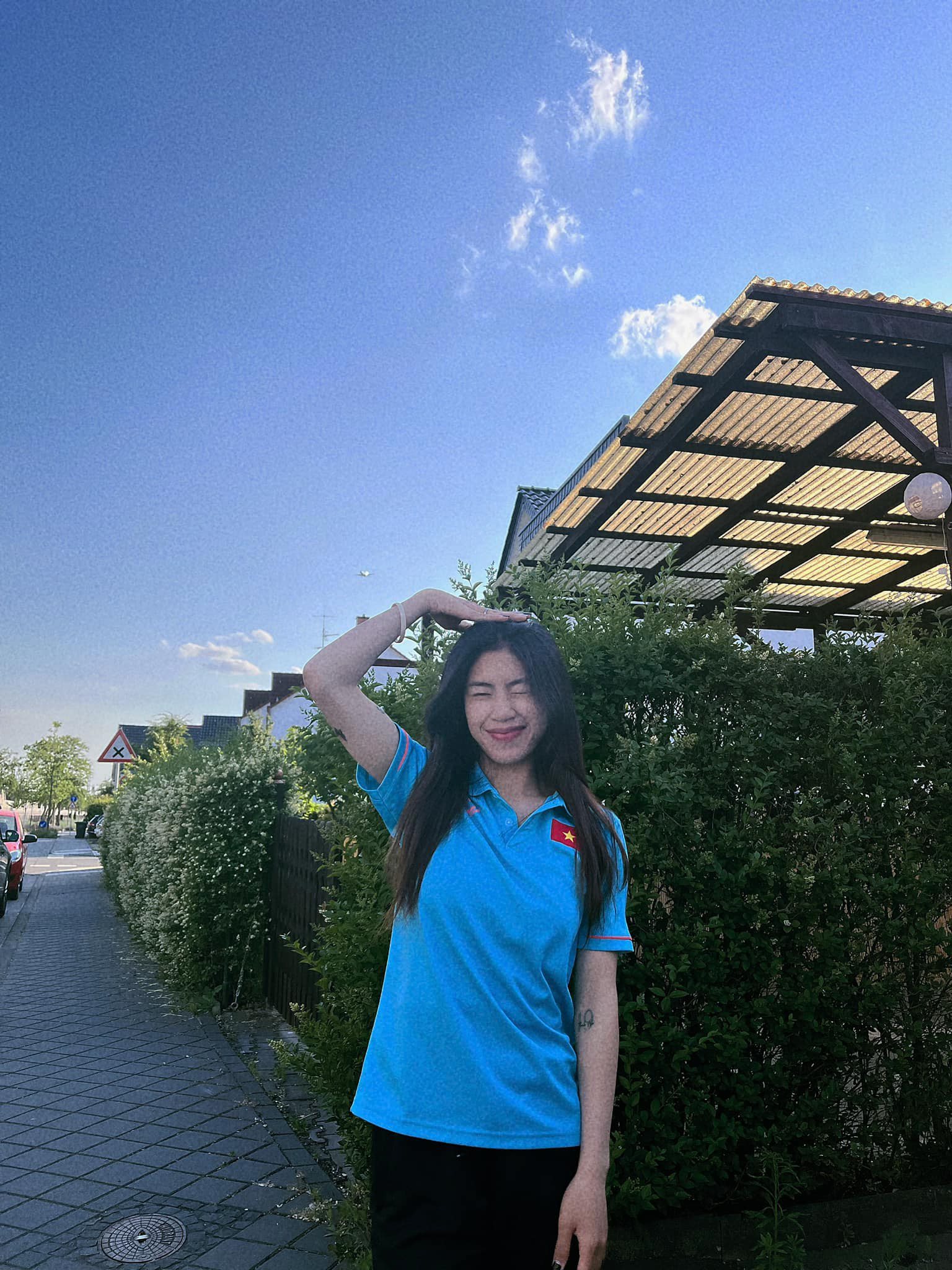 Cầu thủ Thanh Nhã rời bỏ quần đùi áo số, nay mặc váy dạ hội trễ nải, xinh như Hoa hậu - 9