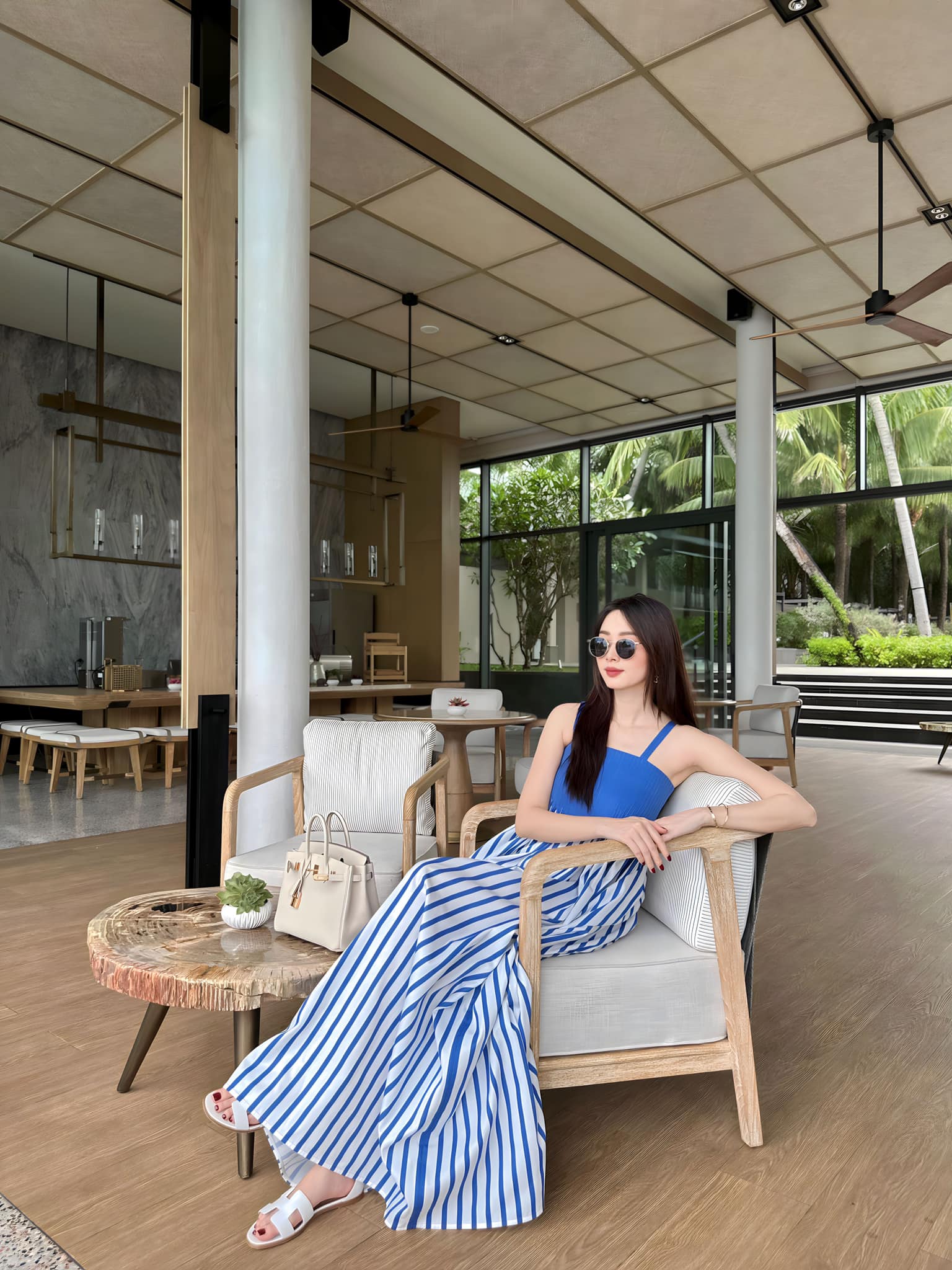 Đặng Thu Thảo đi du lịch với combo hàng hiệu khủng, xứng danh phu nhân nhà hào môn - 4
