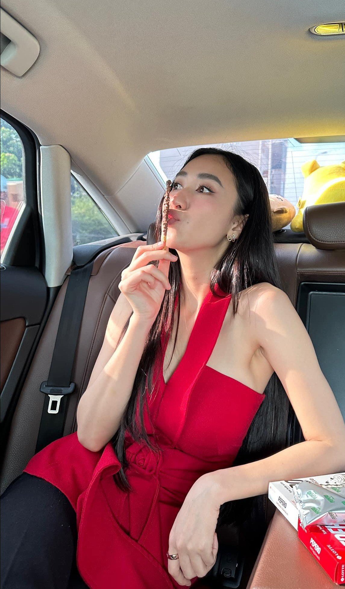 "Nàng thơ xứ Huế" thích mặc váy áo cắt xẻ, nhưng luôn tuân thủ một điều để không hớ hênh - 6