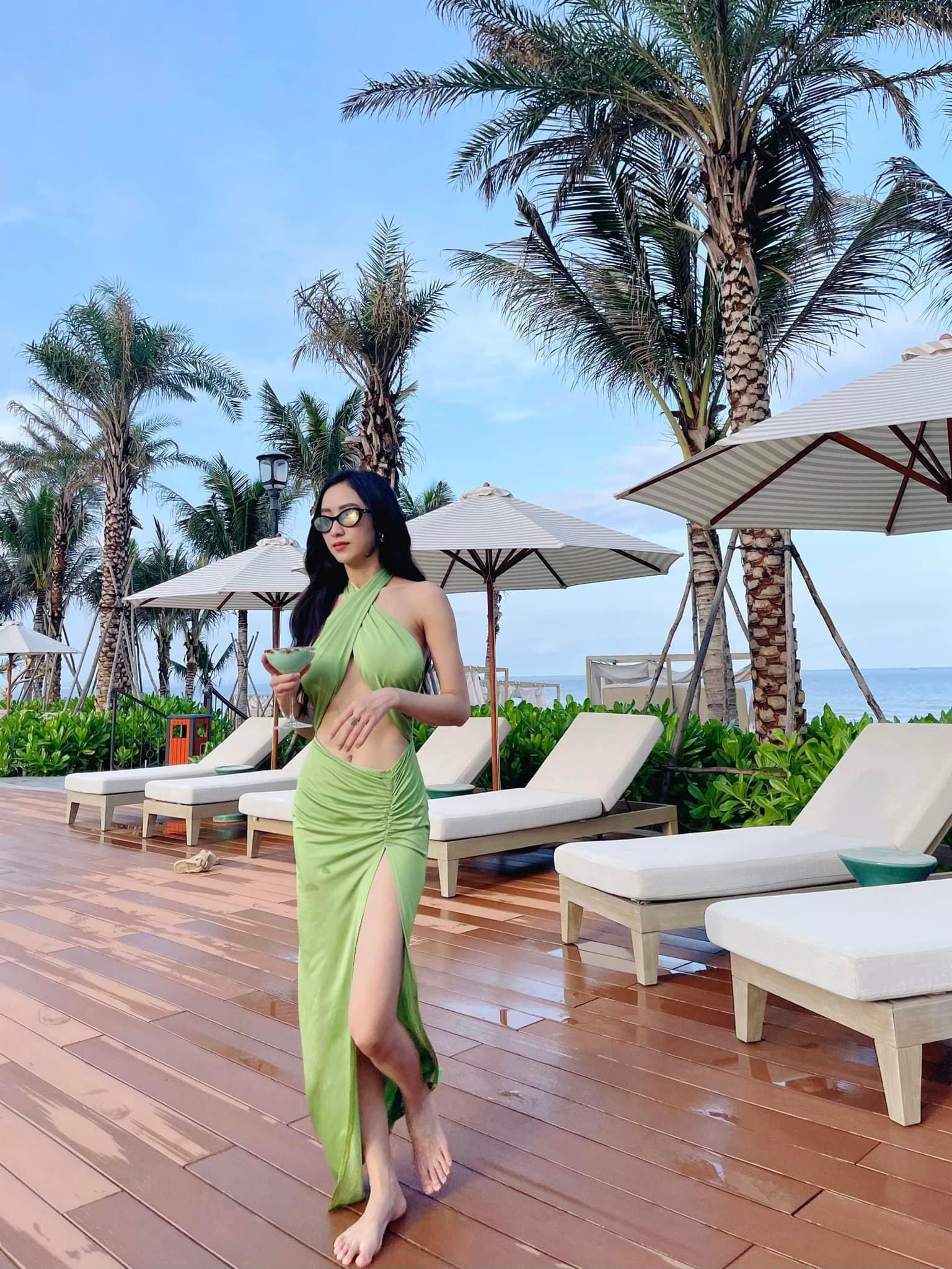 "Nàng thơ xứ Huế" thích mặc váy áo cắt xẻ, nhưng luôn tuân thủ một điều để không hớ hênh - 7