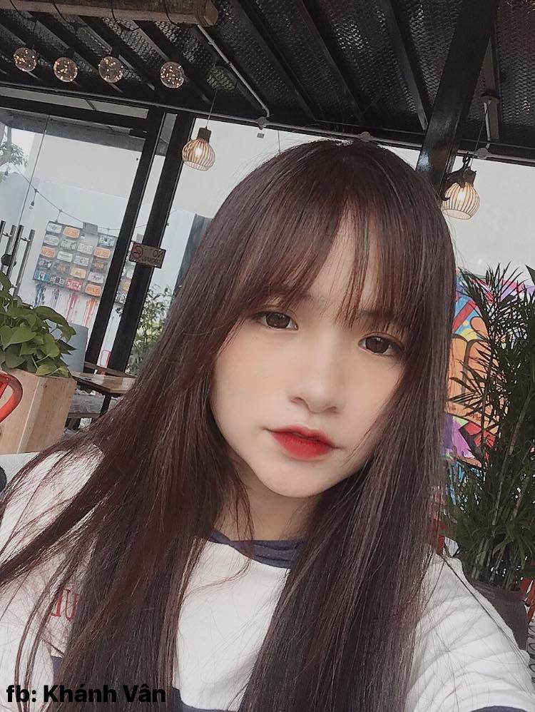 Cô gái chụp ảnh cưới cùng Phạm Thoại là ai?