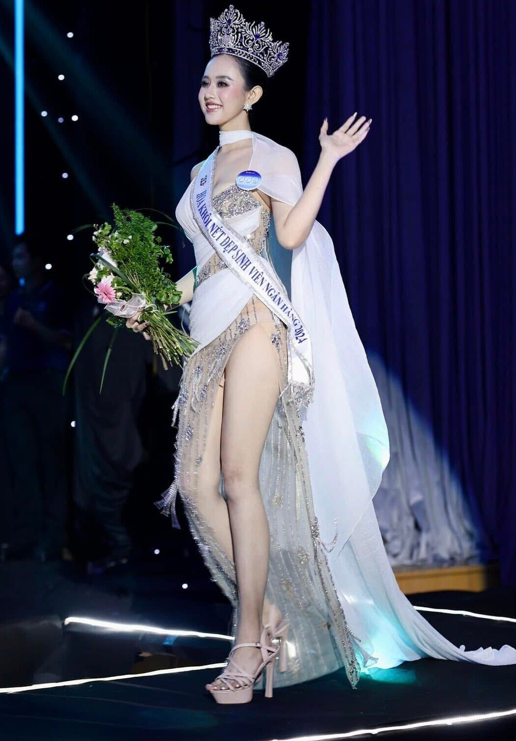Xuất hiện bản sao của Mai Phương Thuý chuẩn bị ghi danh Hoa hậu Việt Nam, nhan sắc cỡ nào mà CĐM xốn xang? - 8