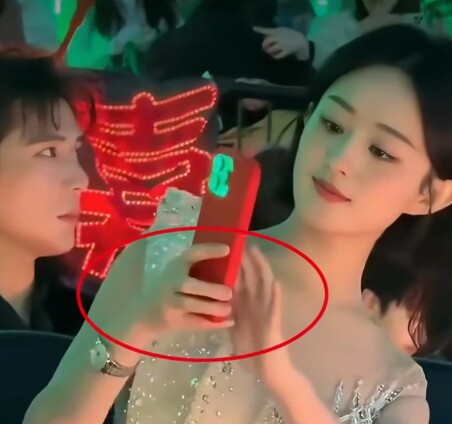 Triệu Lệ Dĩnh diện váy trăm triệu đi sự kiện nhưng hiếm khi làm móng, biết lý do nhiều người &#34;vỡ òa&#34; - 17