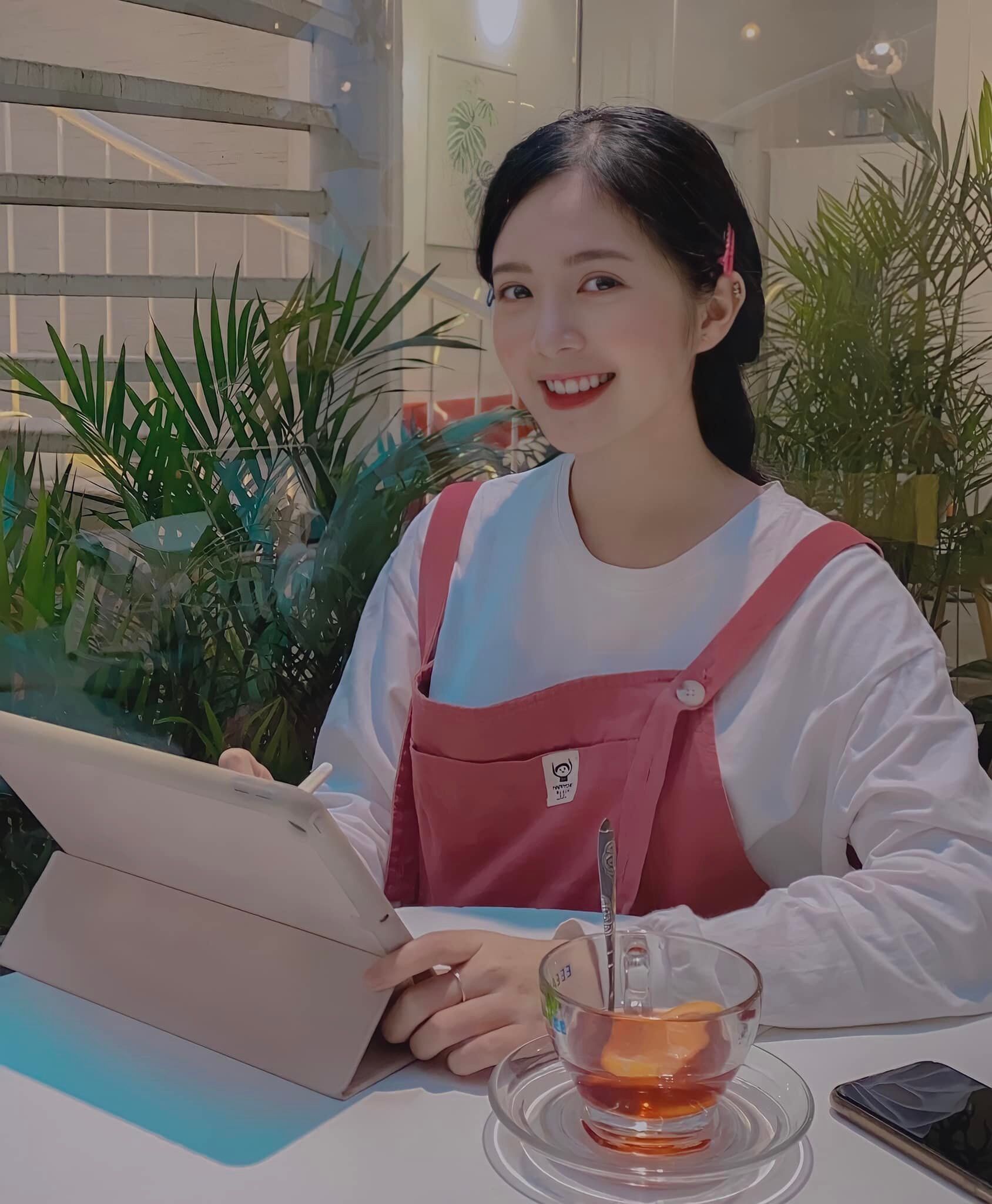Công thức 3 váy - 2 áo giúp &#34;hack tuổi&#34; của mỹ nhân Việt U30 đang gây sốt vì vào vai nữ sinh lớp 10 quá xinh - 33