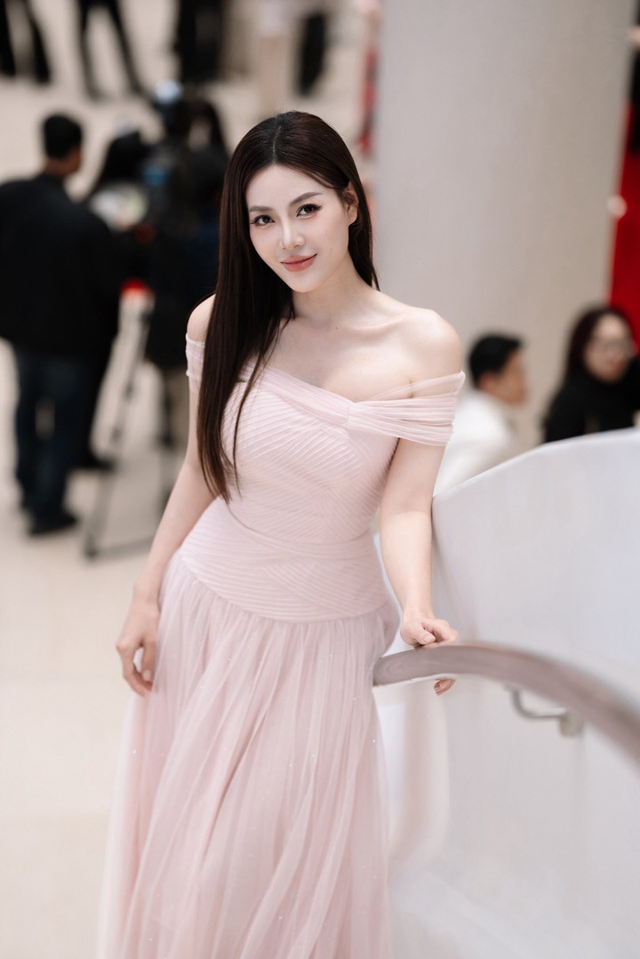 "Ác nữ" phim trăm tỷ đầu năm 2026: 18 tuổi là Á khôi, giờ thành mỹ nhân "bốc lửa", sau ly hôn nhiều người theo đuổi - 15