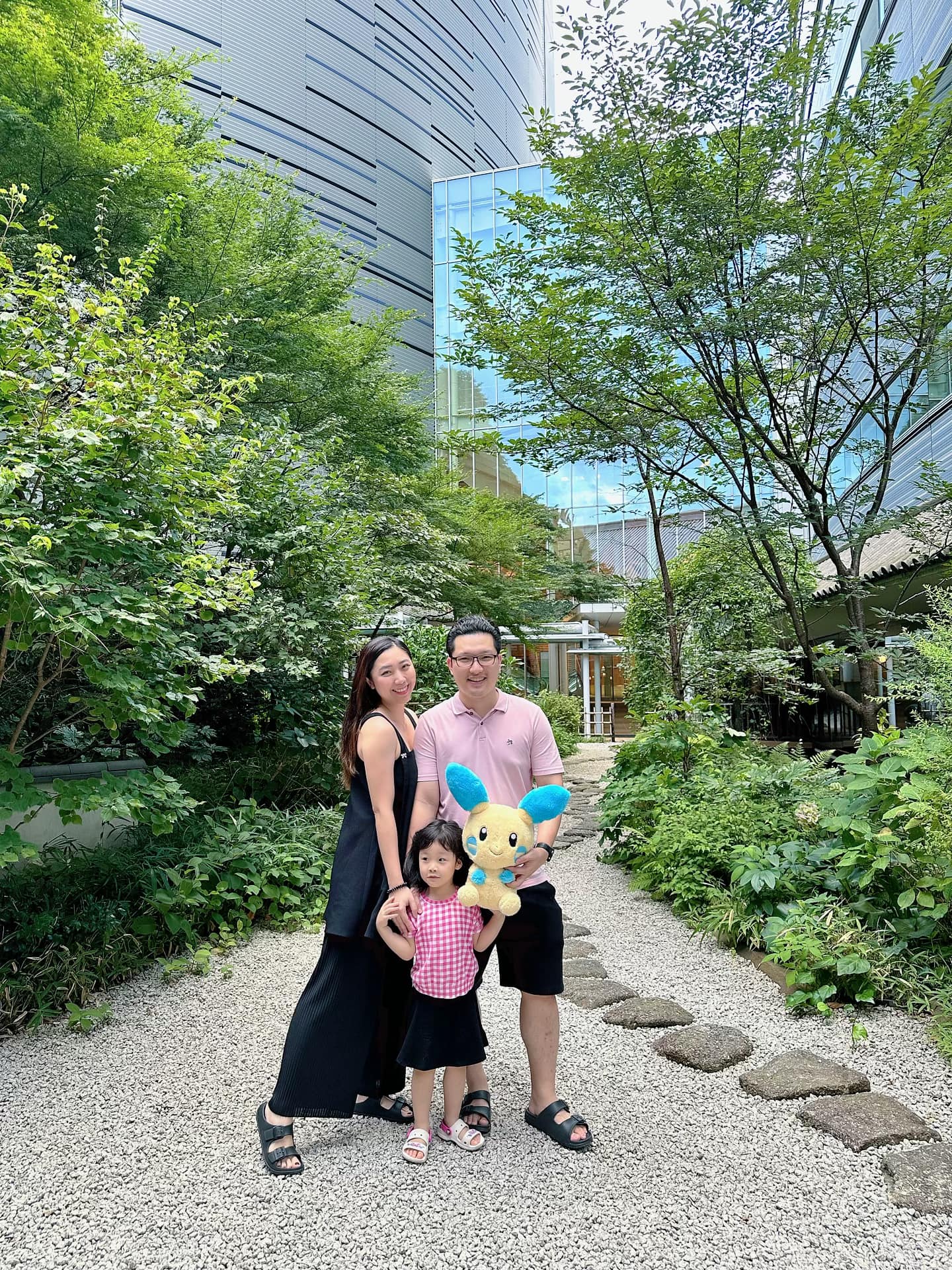 Nhan sắc 2 em gái Trấn Thành: Người "giàu nhất nhà" sống giản dị, em út ngày càng "Hàn hóa" giống chị dâu - 13