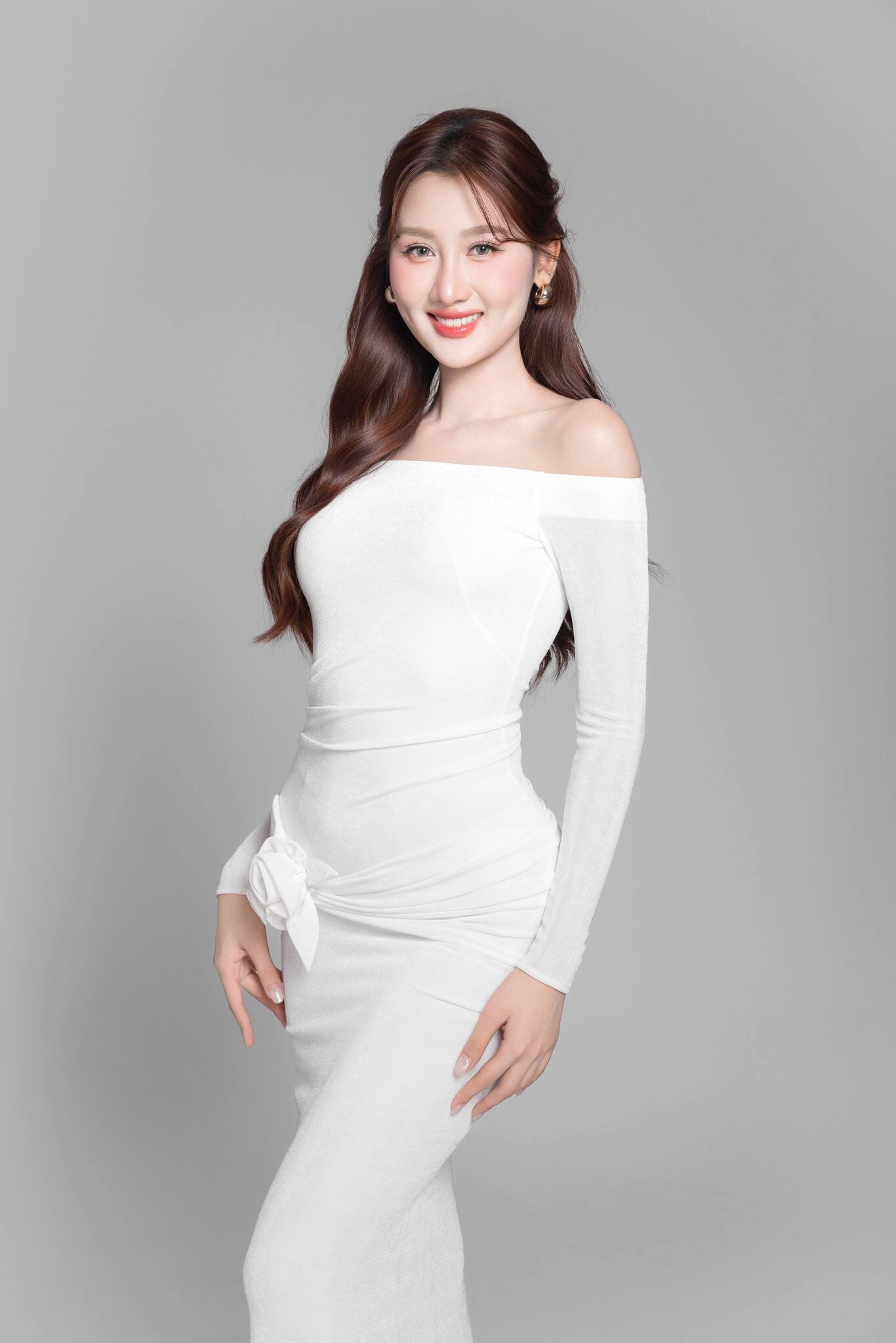 Gần triệu lượt xem hoa hậu Quế Anh "lột xác" với mái tóc đỏ, body uốn lượn quyến rũ khiến fan đòi đi thi lại gấp - 10