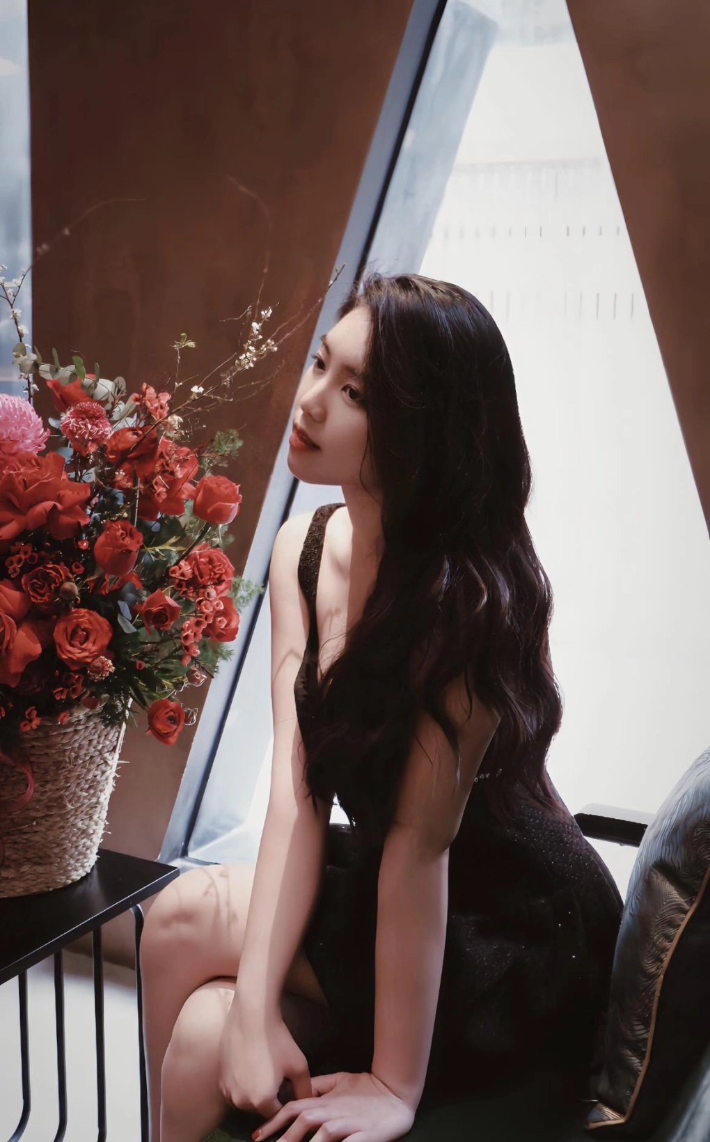 Nhan sắc xinh đẹp "chấp" cả cam thường của Á hậu cao 1m70 lọt top tìm kiếm với Đình Bắc - 11