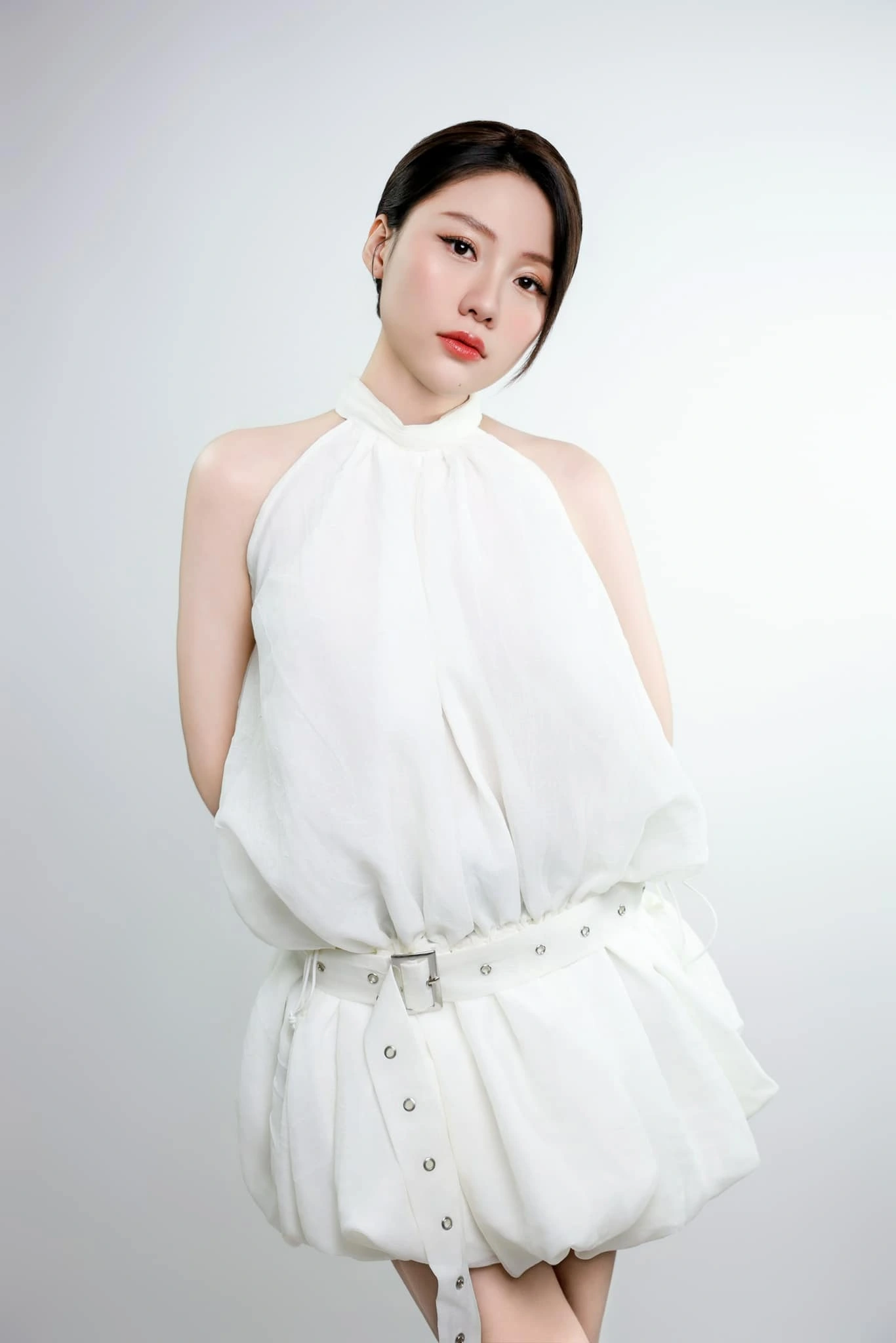 Nhan sắc 2 em gái Trấn Thành: Người "giàu nhất nhà" sống giản dị, em út ngày càng "Hàn hóa" giống chị dâu - 18