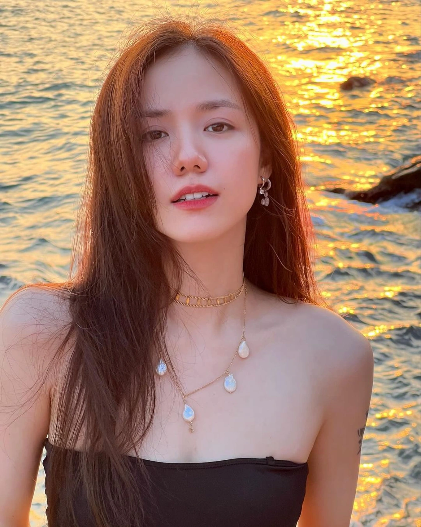 "Vợ quốc dân" Phương Ly ngày càng táo bạo sau khi đổi màu da, diện bikini o ép vòng 1 đến "ná thở" - 11