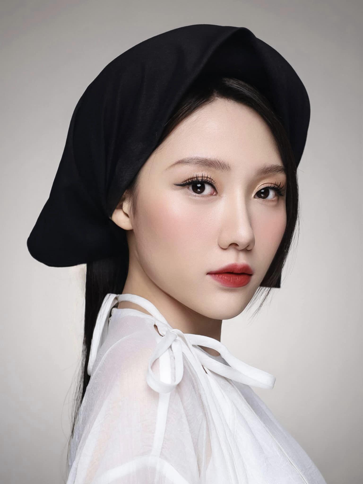 Nhan sắc 2 em gái Trấn Thành: Người "giàu nhất nhà" sống giản dị, em út ngày càng "Hàn hóa" giống chị dâu - 17