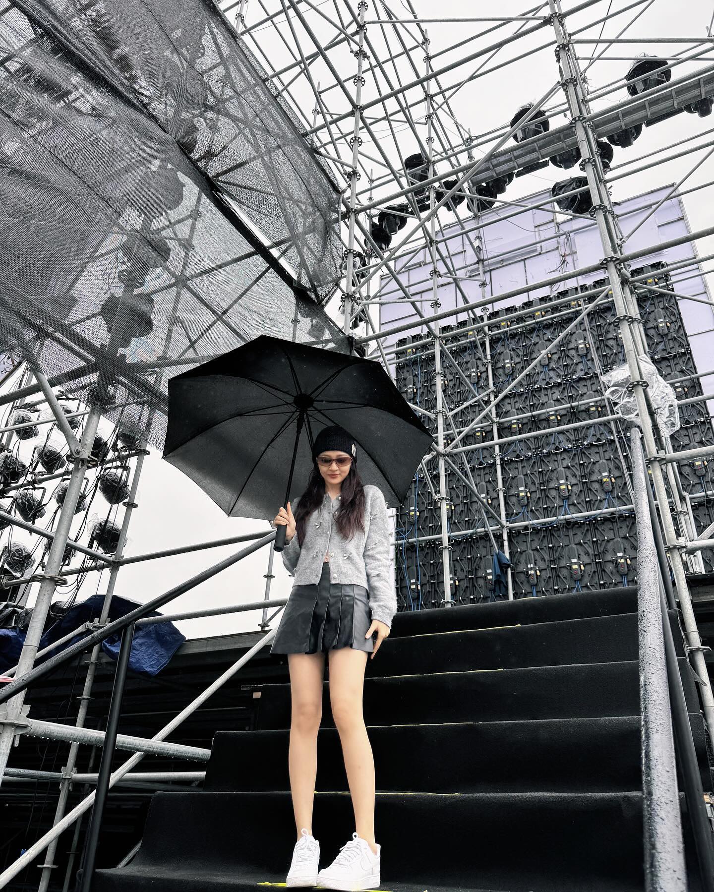 4 mỹ nhân Việt sở hữu "cặp kiếm Nhật" đẹp nõn nà: Hồ Ngọc Hà trắng không tì vết, cái tên cuối mới bất ngờ - 7