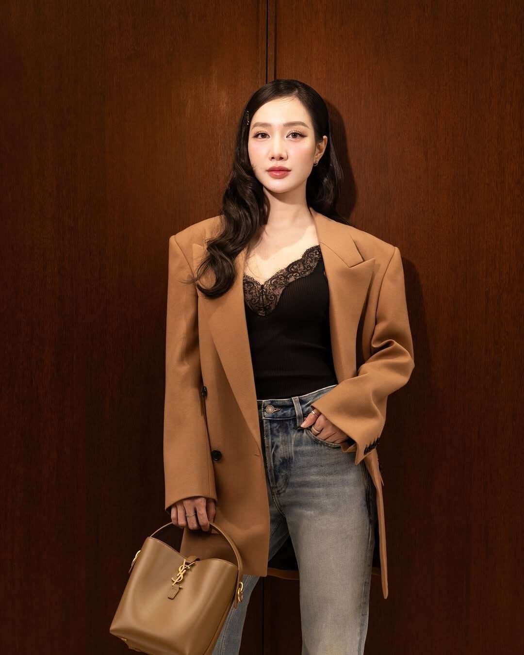 Hot girl "vượt mặt" Tiểu Vy thành gương mặt đẹp nhất Hoa hậu Việt Nam, mê ăn diện nóng bỏng khoe 3 vòng "nét căng" - 10