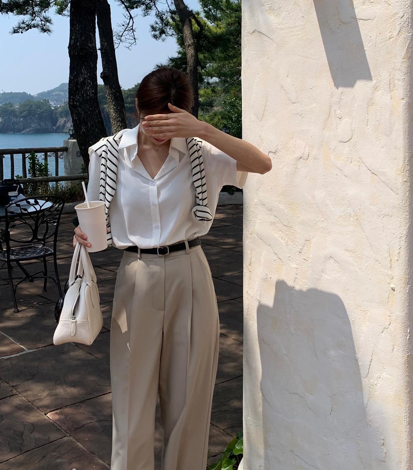 Năm 2026 chị em thích mặc tối giản nhưng vẫn muốn "sang ngầm", đây chính 5 món thời trang nhất định phải có - 11