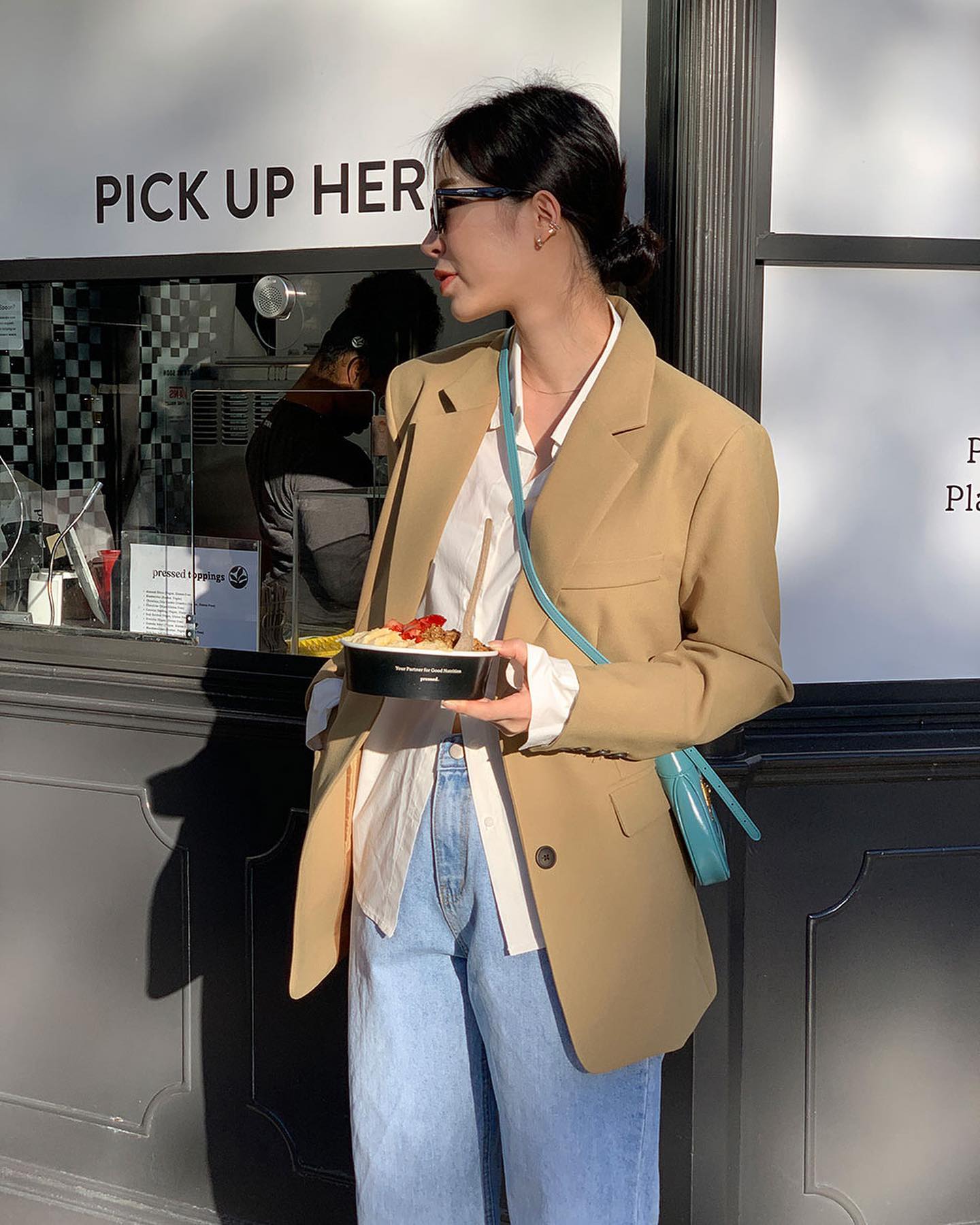 Năm 2026 chị em thích mặc tối giản nhưng vẫn muốn "sang ngầm", đây chính 5 món thời trang nhất định phải có - 7