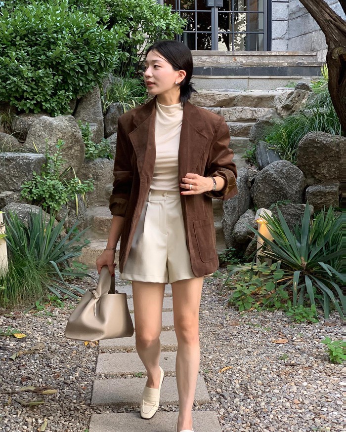 Năm 2026 chị em thích mặc tối giản nhưng vẫn muốn "sang ngầm", đây chính 5 món thời trang nhất định phải có - 8