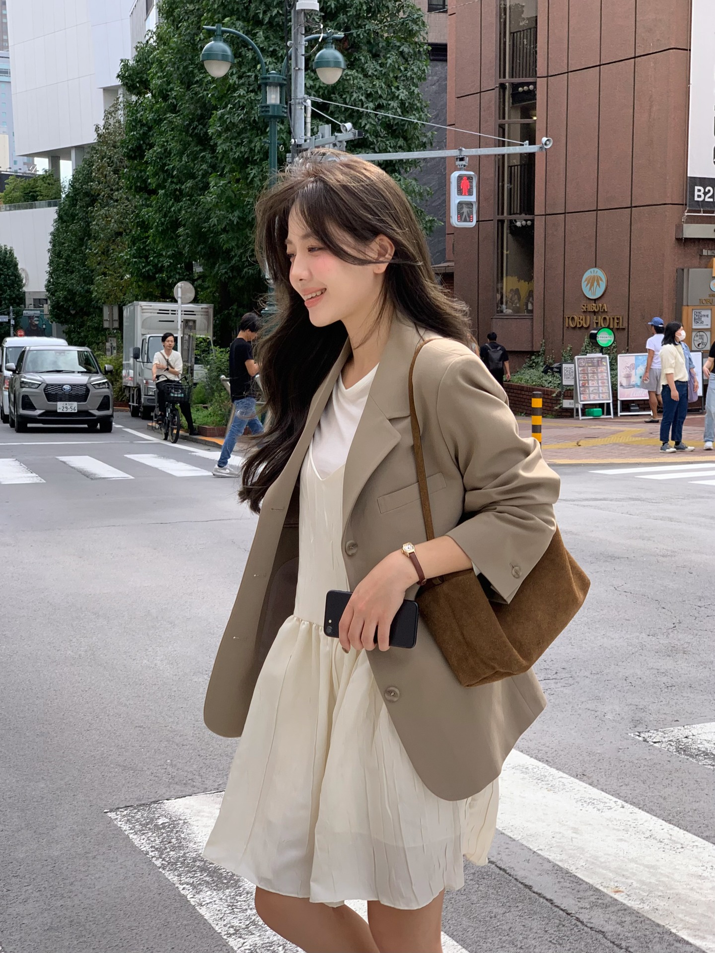 Năm 2026 chị em thích mặc tối giản nhưng vẫn muốn "sang ngầm", đây chính 5 món thời trang nhất định phải có - 9