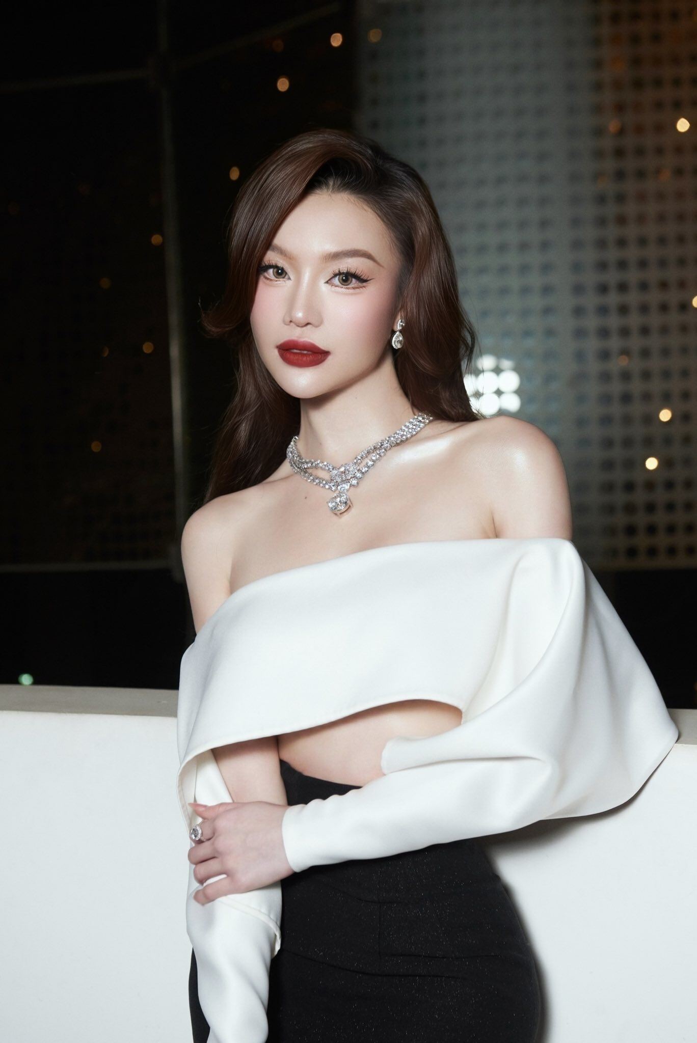 Mỹ nhân đóng "cảnh nóng" hot nhất lúc này: Visual tựa "nữ thần", chuộng mặc nóng bỏng khó rời mắt - 8