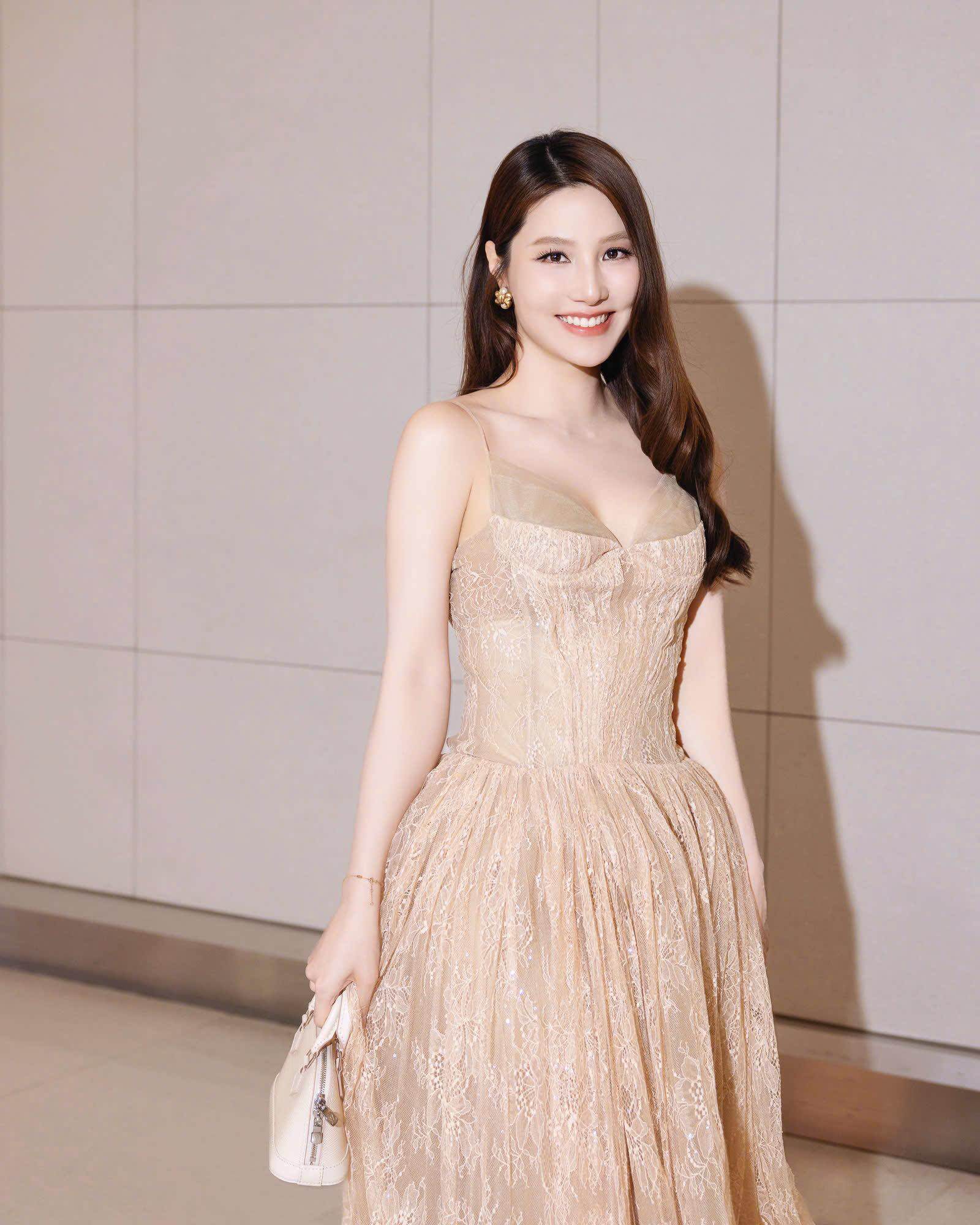 Hot girl có gương mặt đẹp nhất U40 "trẻ mãi không già", sau sinh nở chăm mặc táo bạo khoe 3 vòng "nét căng" - 6