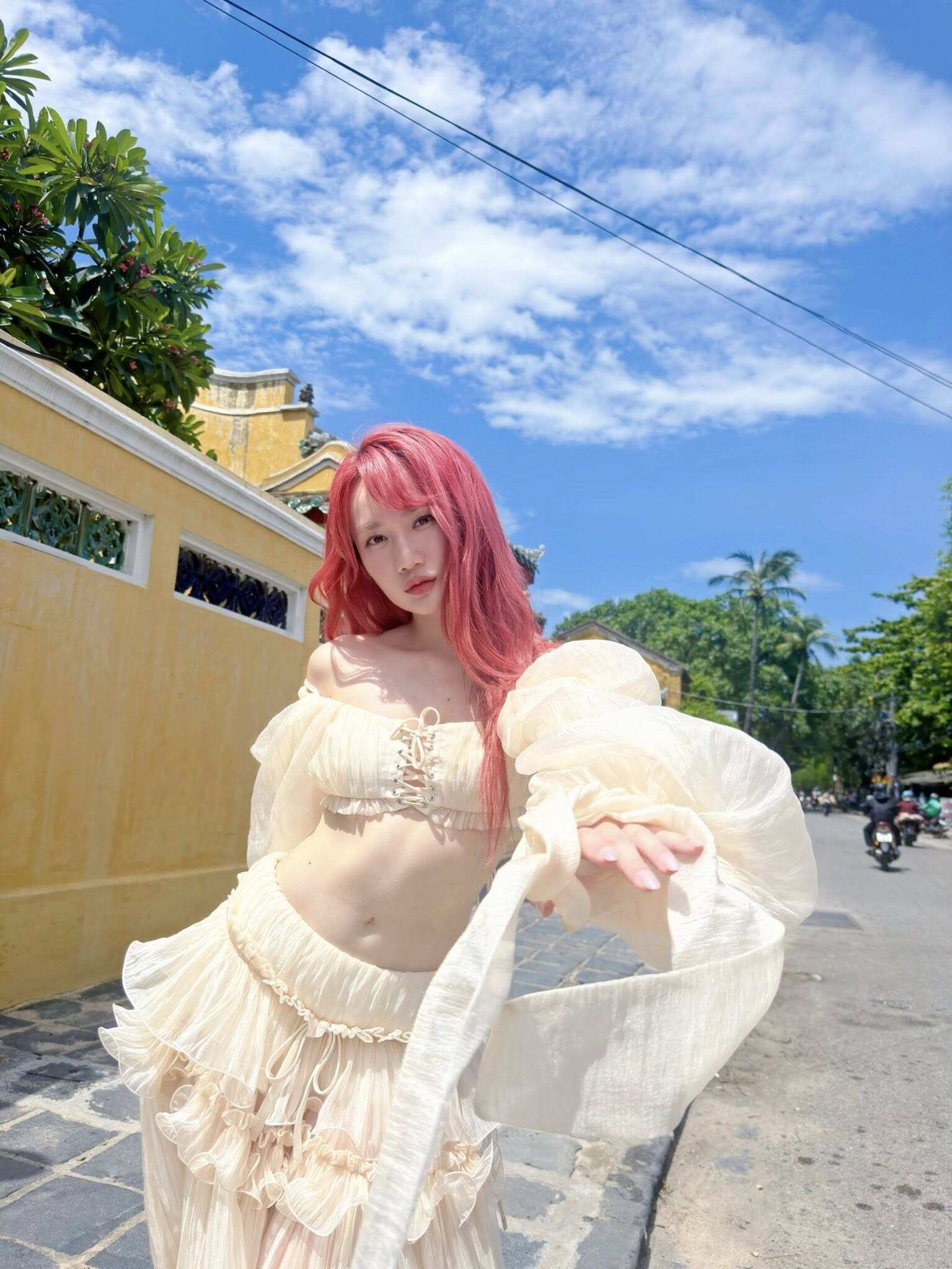 Chị họ của chồng Khánh Thi sở hữu nhan sắc như hoa hậu, 30 tuổi mặc nóng bỏng đẹp hút hồn - 5