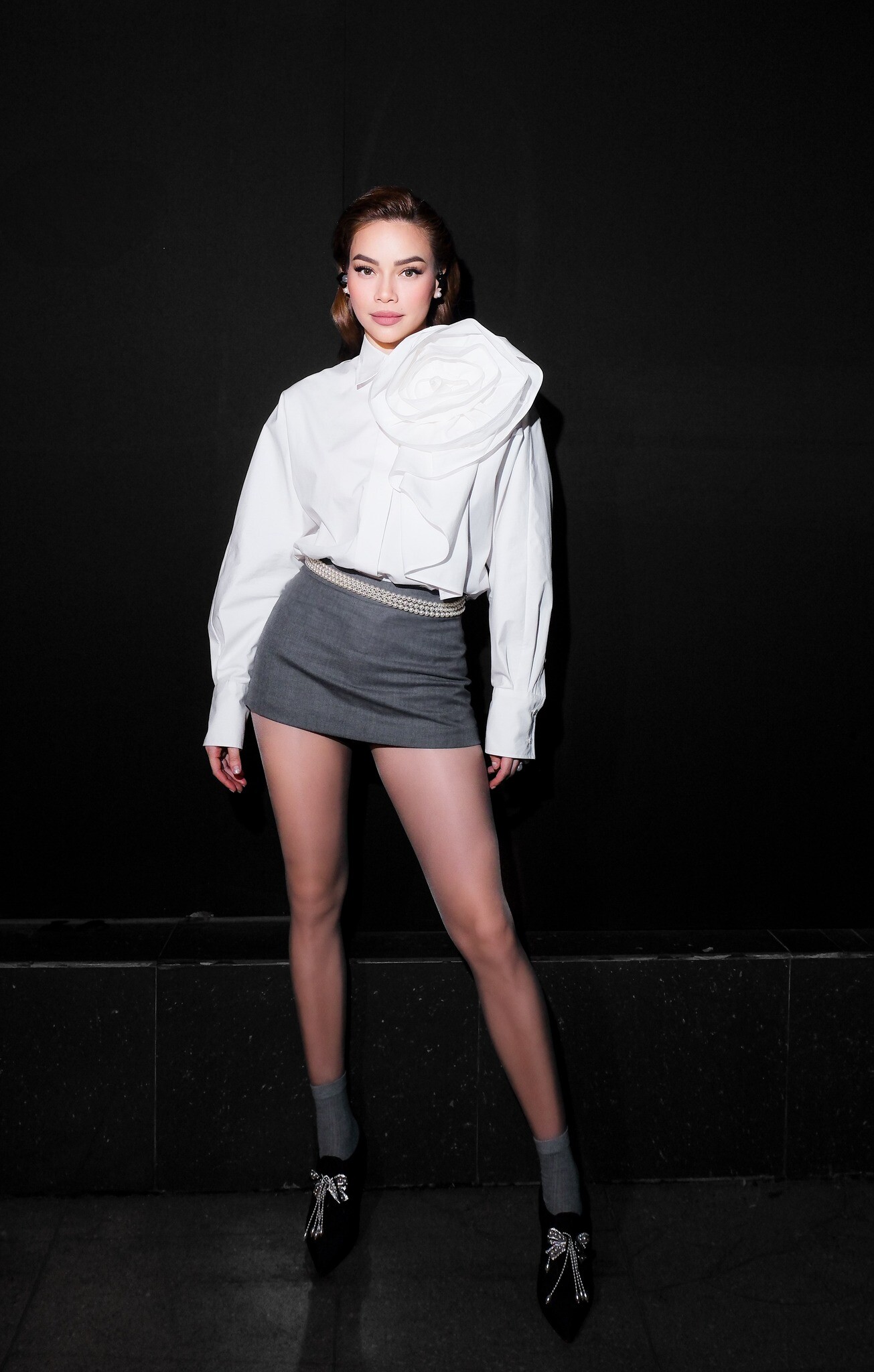 4 mỹ nhân Việt sở hữu "cặp kiếm Nhật" đẹp nõn nà: Hồ Ngọc Hà trắng không tì vết, cái tên cuối mới bất ngờ - 3