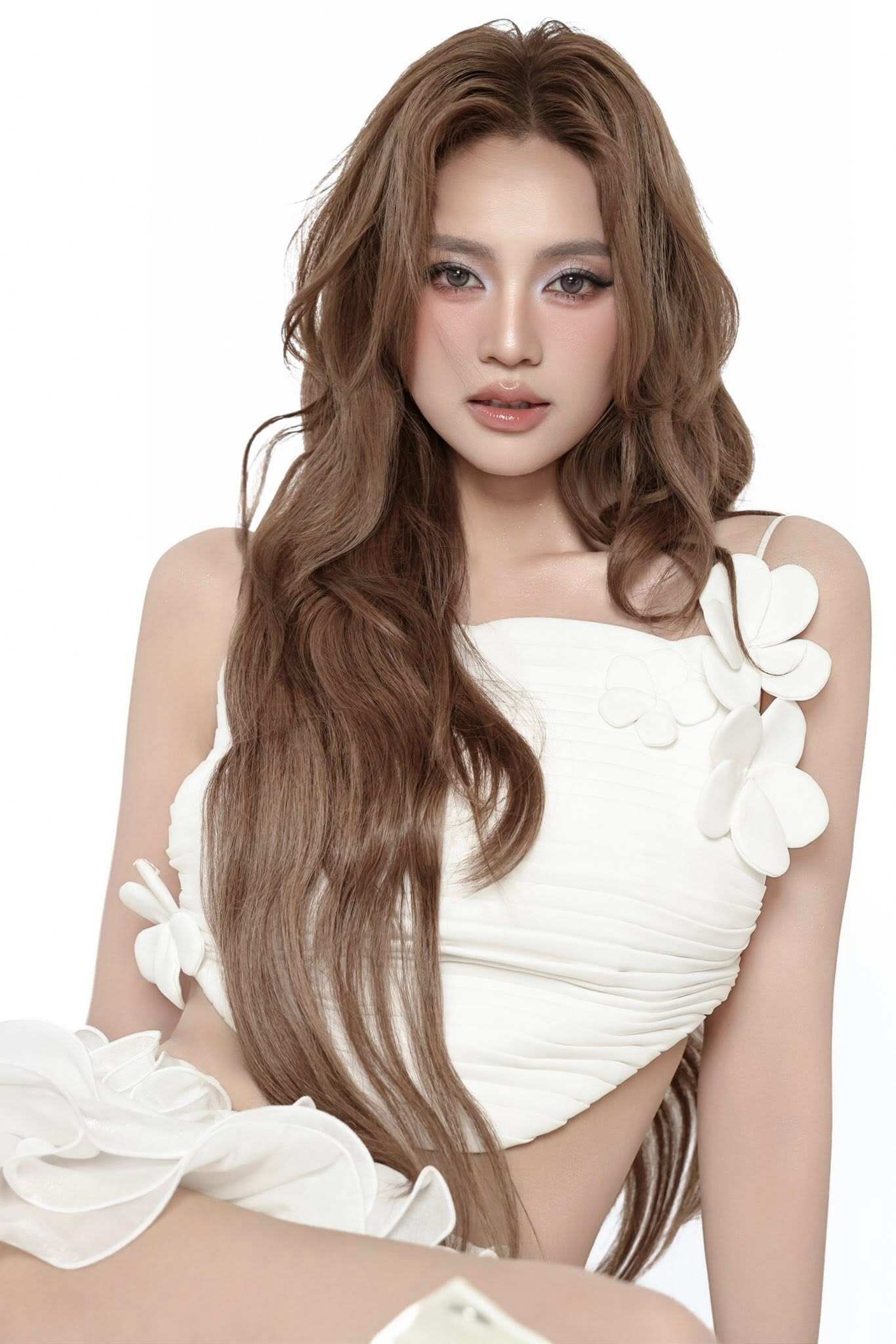 Mỹ nhân Việt lần đầu lọt đề cử Top 100 gương mặt đẹp nhất thế giới, visual "chấp" camera thường, body căng tràn mướt mắt - 10