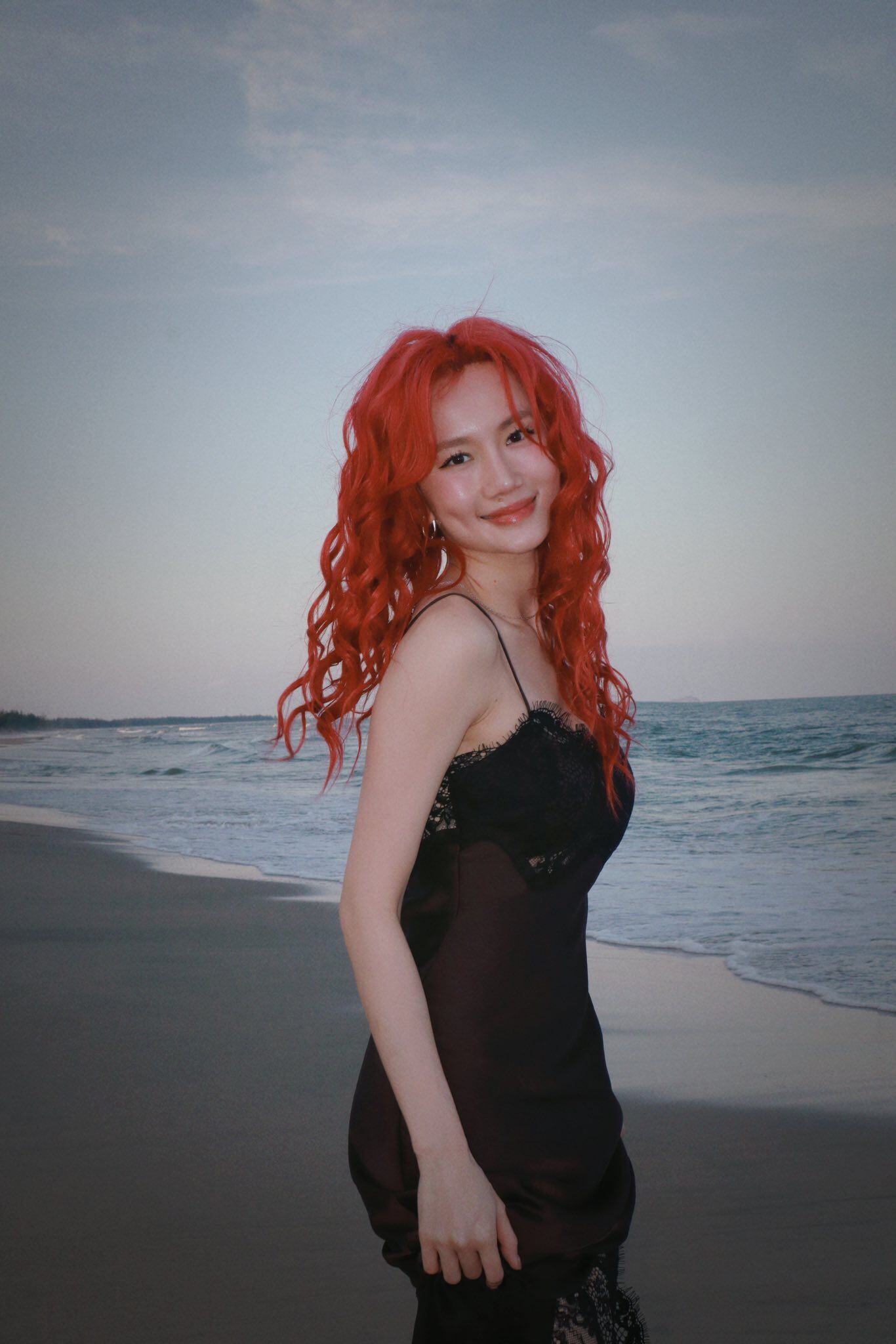 Chị họ của chồng Khánh Thi sở hữu nhan sắc như hoa hậu, 30 tuổi mặc nóng bỏng đẹp hút hồn - 9