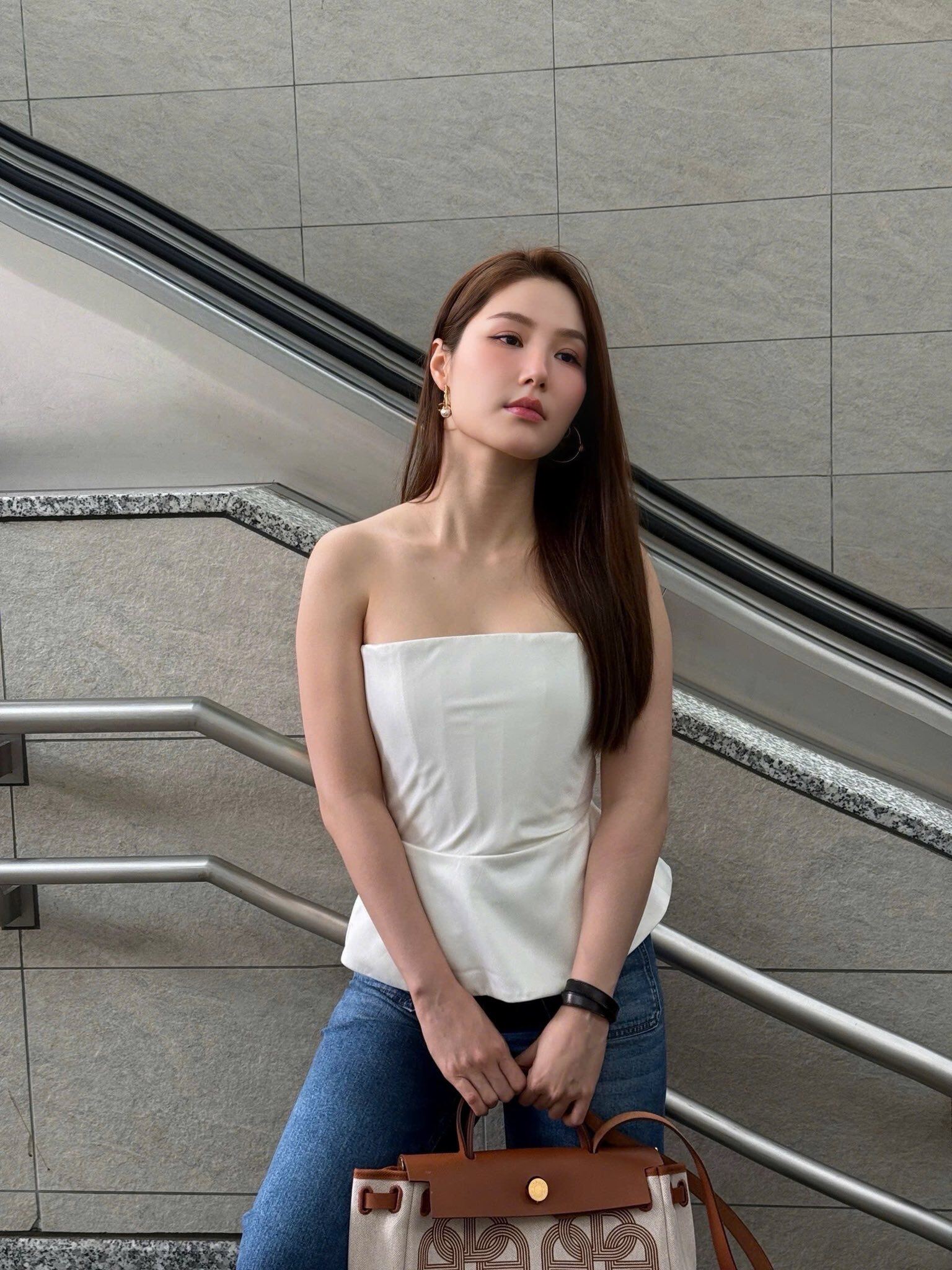 Hot girl có gương mặt đẹp nhất U40 "trẻ mãi không già", sau sinh nở chăm mặc táo bạo khoe 3 vòng "nét căng" - 7