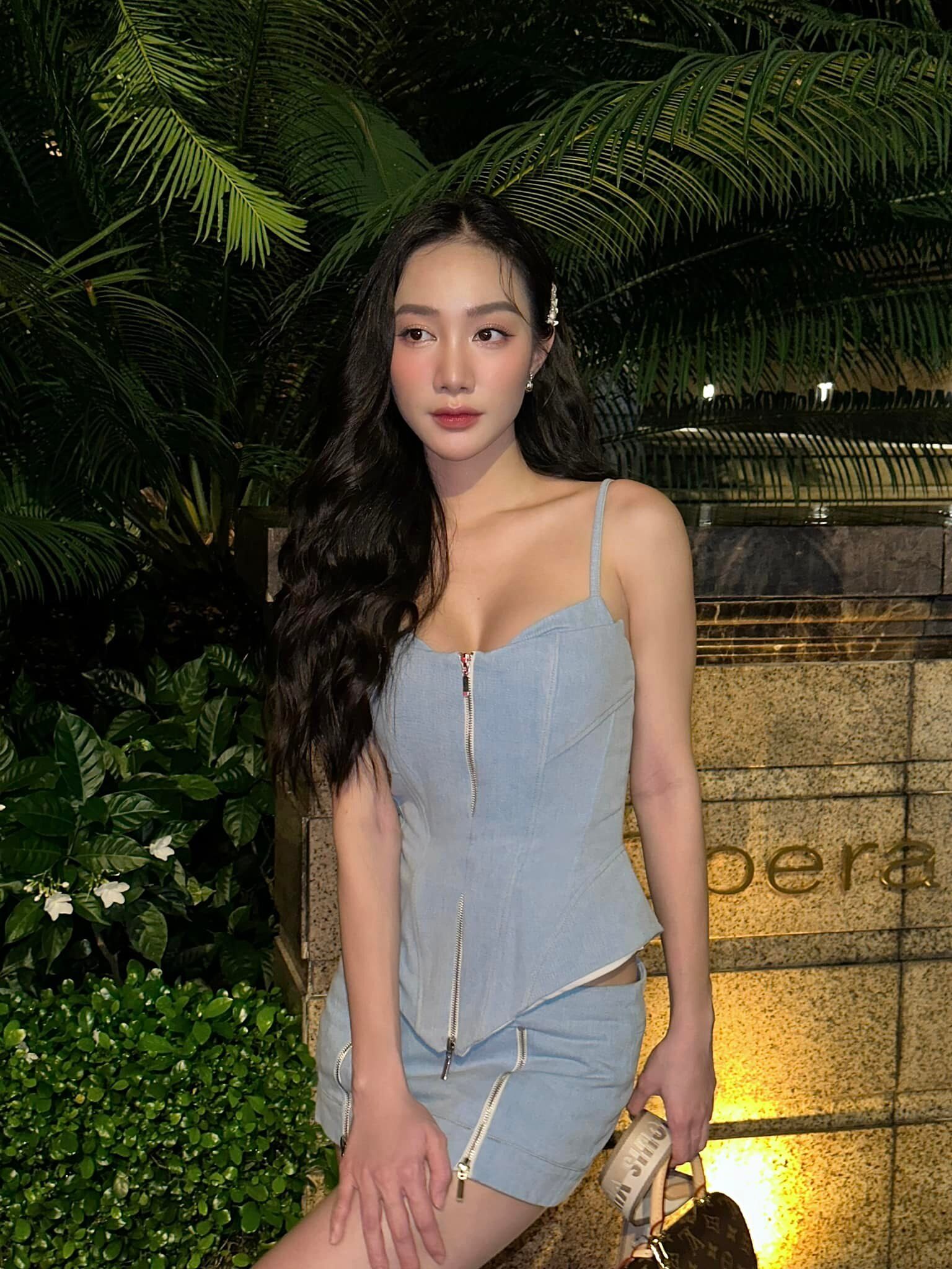 Hot girl "vượt mặt" Tiểu Vy thành gương mặt đẹp nhất Hoa hậu Việt Nam, mê ăn diện nóng bỏng khoe 3 vòng "nét căng" - 6