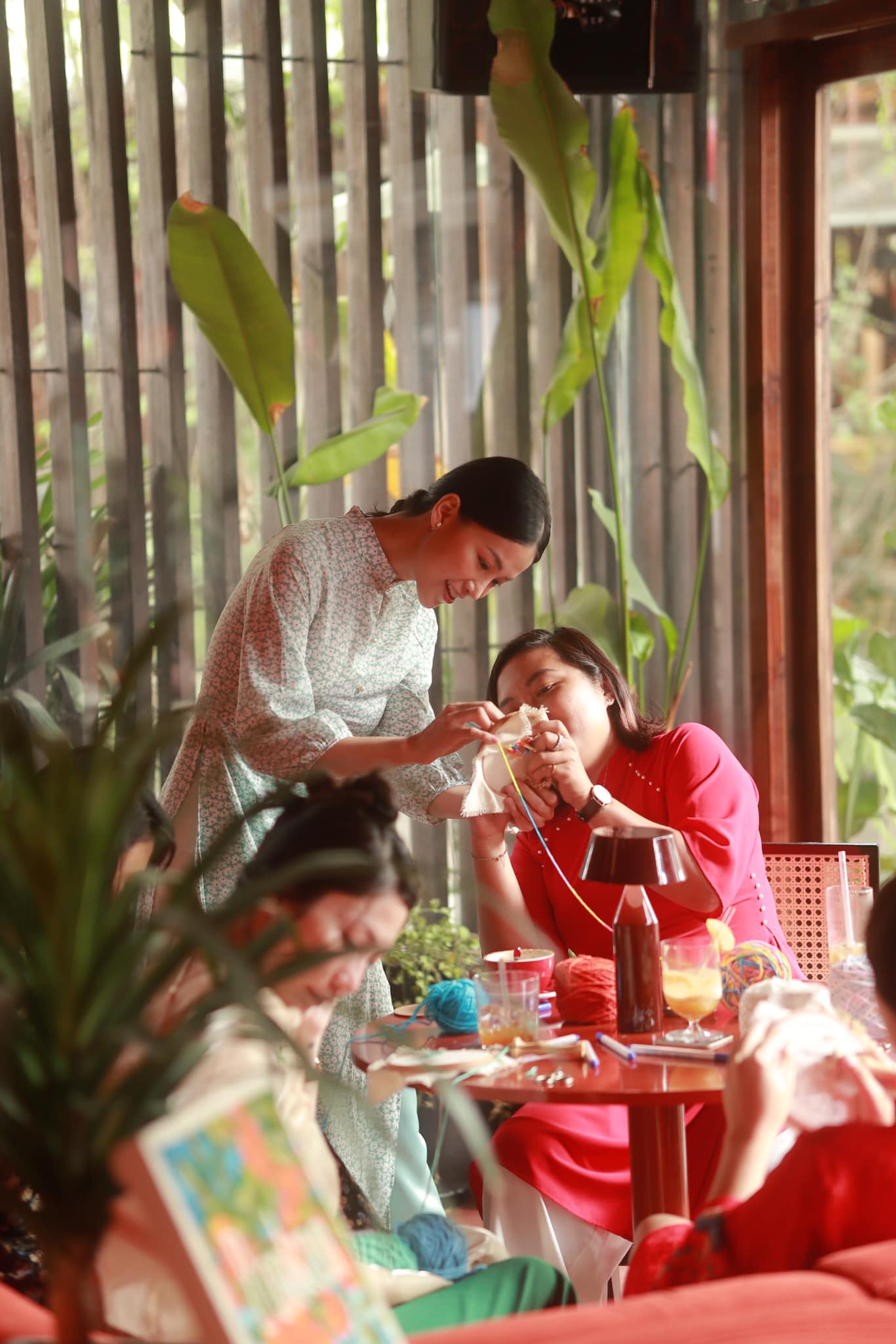 Hoa hậu Bến Tre duy nhất được ví như Nam Phương Hoàng Hậu diện váy cưới trắng, cả showbiz chúc mừng - 23