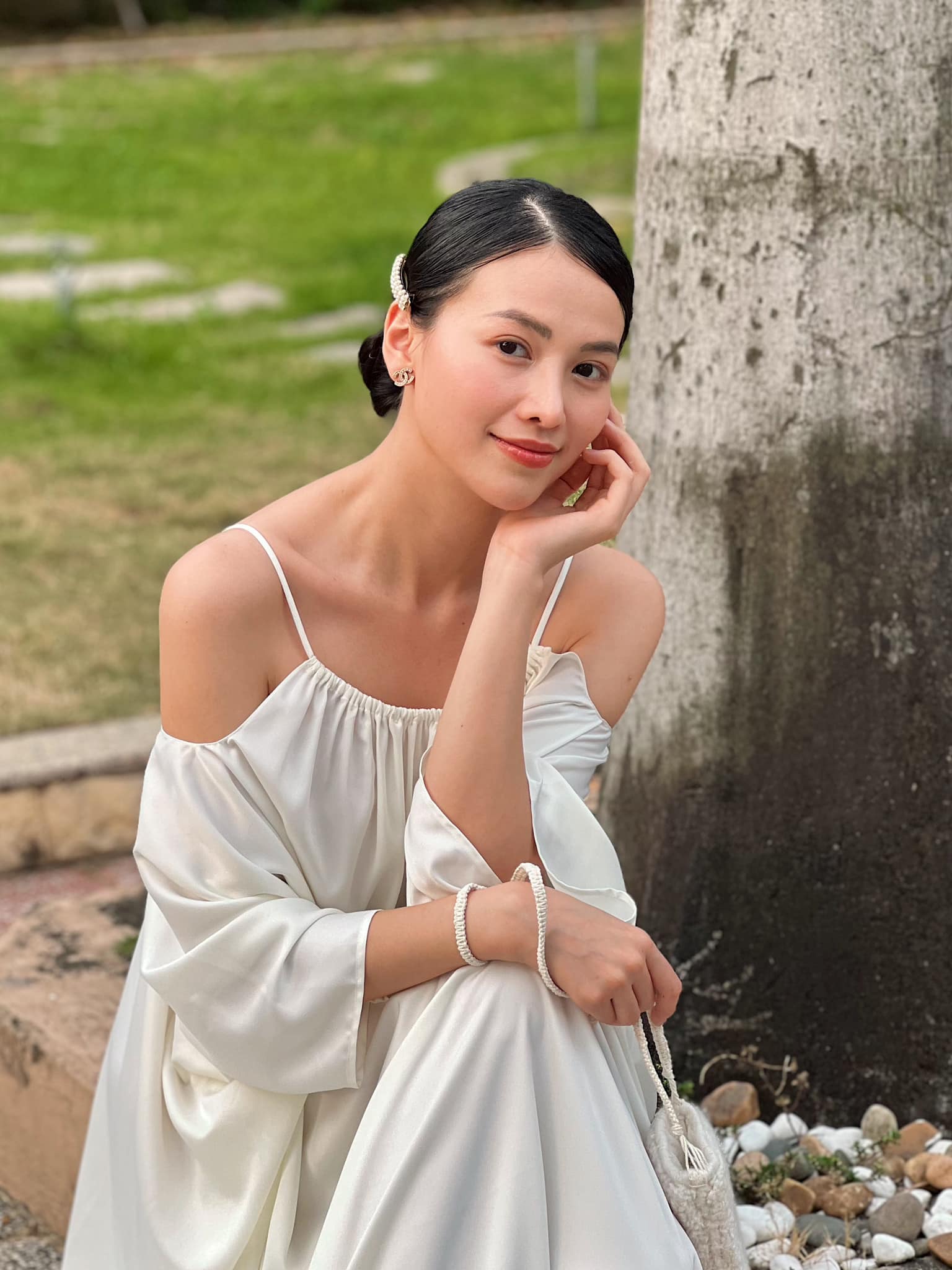 Hoa hậu Bến Tre duy nhất được ví như Nam Phương Hoàng Hậu diện váy cưới trắng, cả showbiz chúc mừng - 13