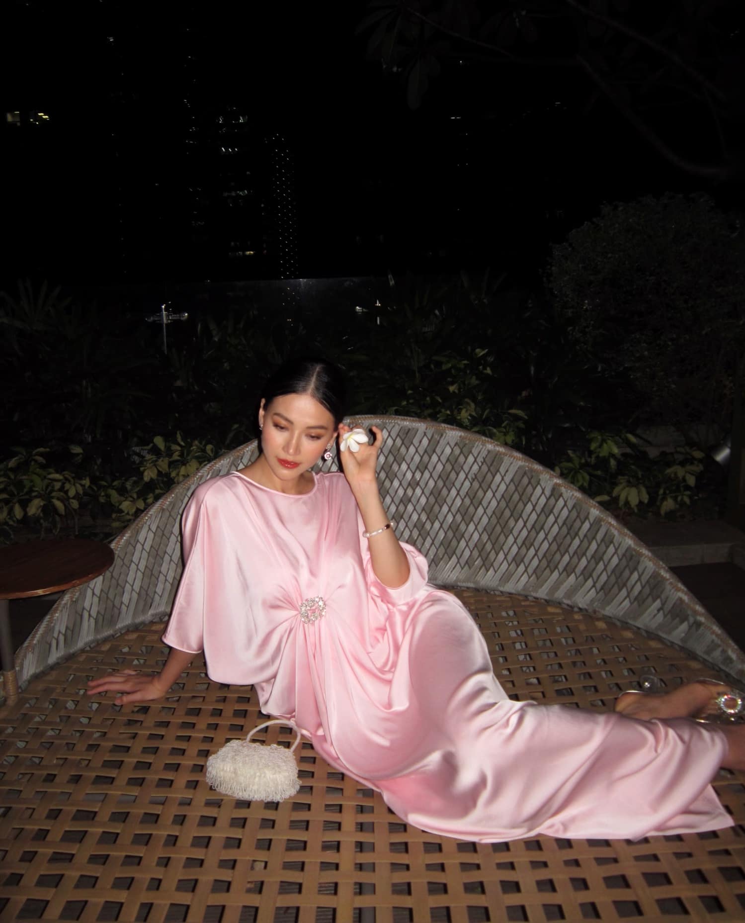 Hoa hậu Bến Tre duy nhất được ví như Nam Phương Hoàng Hậu diện váy cưới trắng, cả showbiz chúc mừng - 11