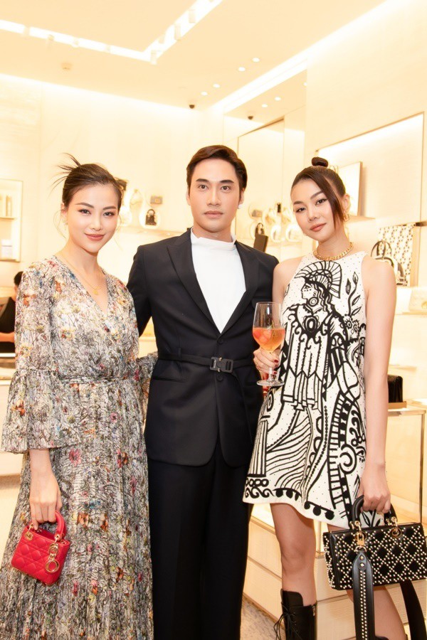 Hoa hậu Bến Tre duy nhất được ví như Nam Phương Hoàng Hậu diện váy cưới trắng, cả showbiz chúc mừng - 24