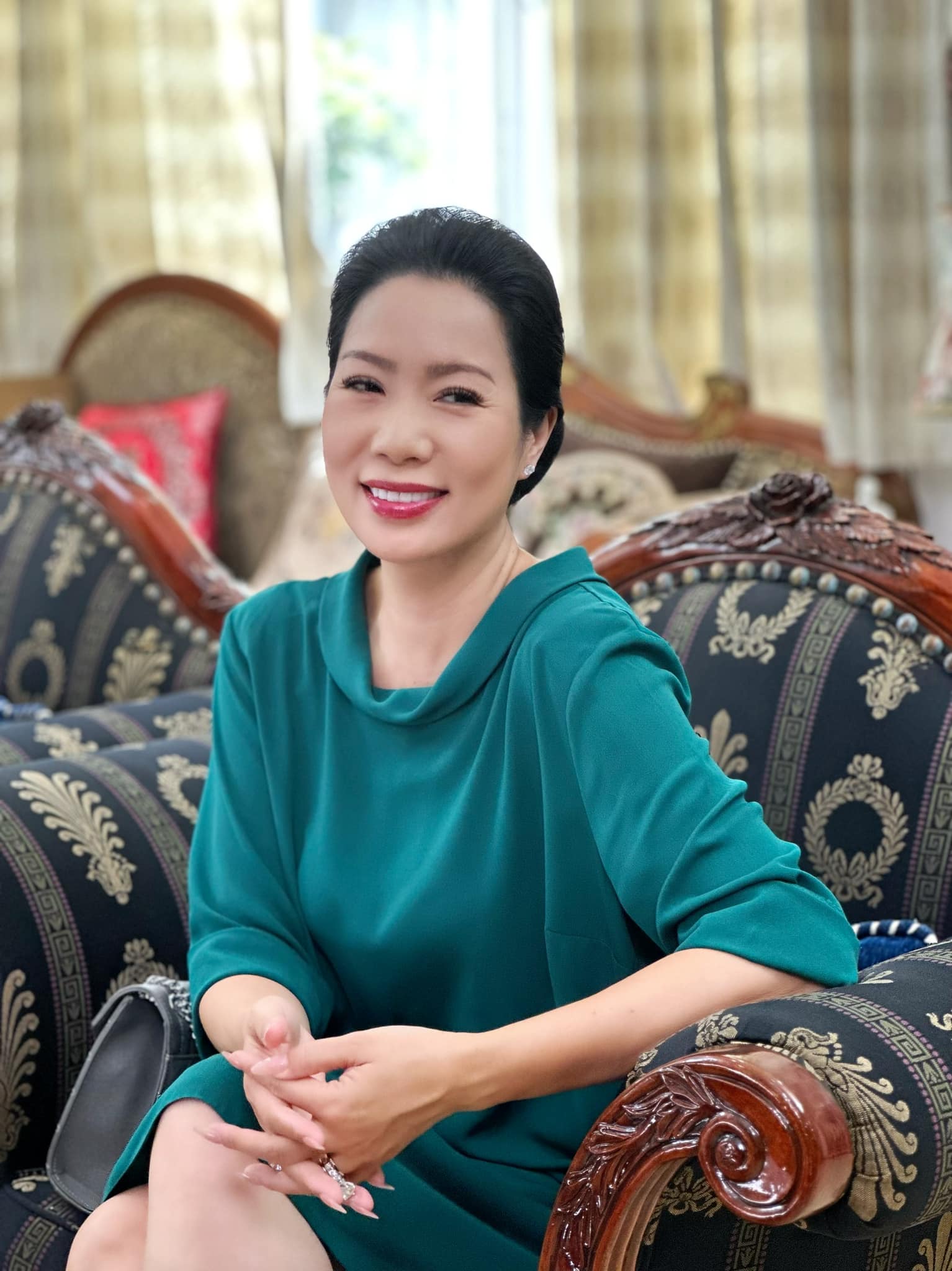 Người tình thuở hàn vi của MC Quyền Linh giờ U55 diện áo tắm, fans phải gọi chị vì đường cong mơn mởn - 18