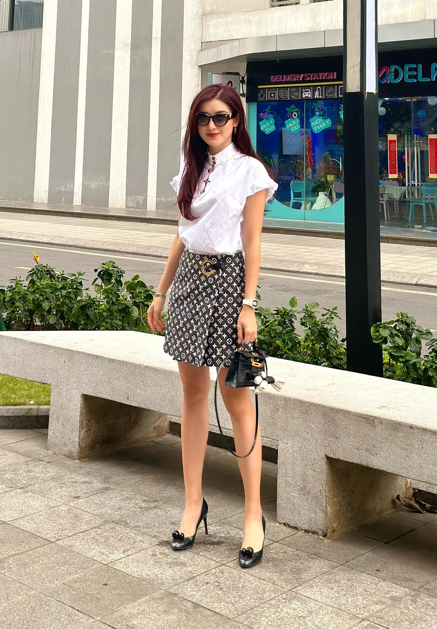 Mỹ nhân ngủ gật triệu like, được báo Trung khen là &#34;Quốc bảo Việt Nam&#34;, ăn mặc toát &#34;mùi tiền&#34; - 9