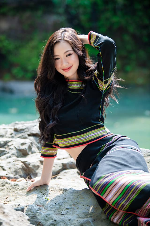 Cô gái Cần Thơ có đôi chân nuột hơn Mai Phương Thúy, cao gần 1m9, biến Công Vinh thành tí hon - 11