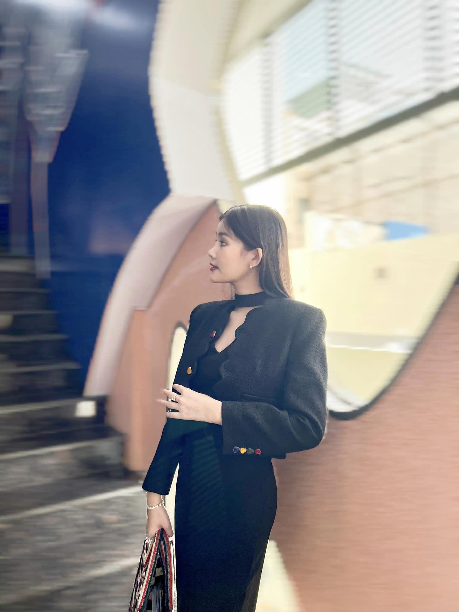 Xưa đăng quang với đôi môi sưng phồng, Lê Âu Ngân Anh giờ đội lại vương miện, được khen tới tấp - 11