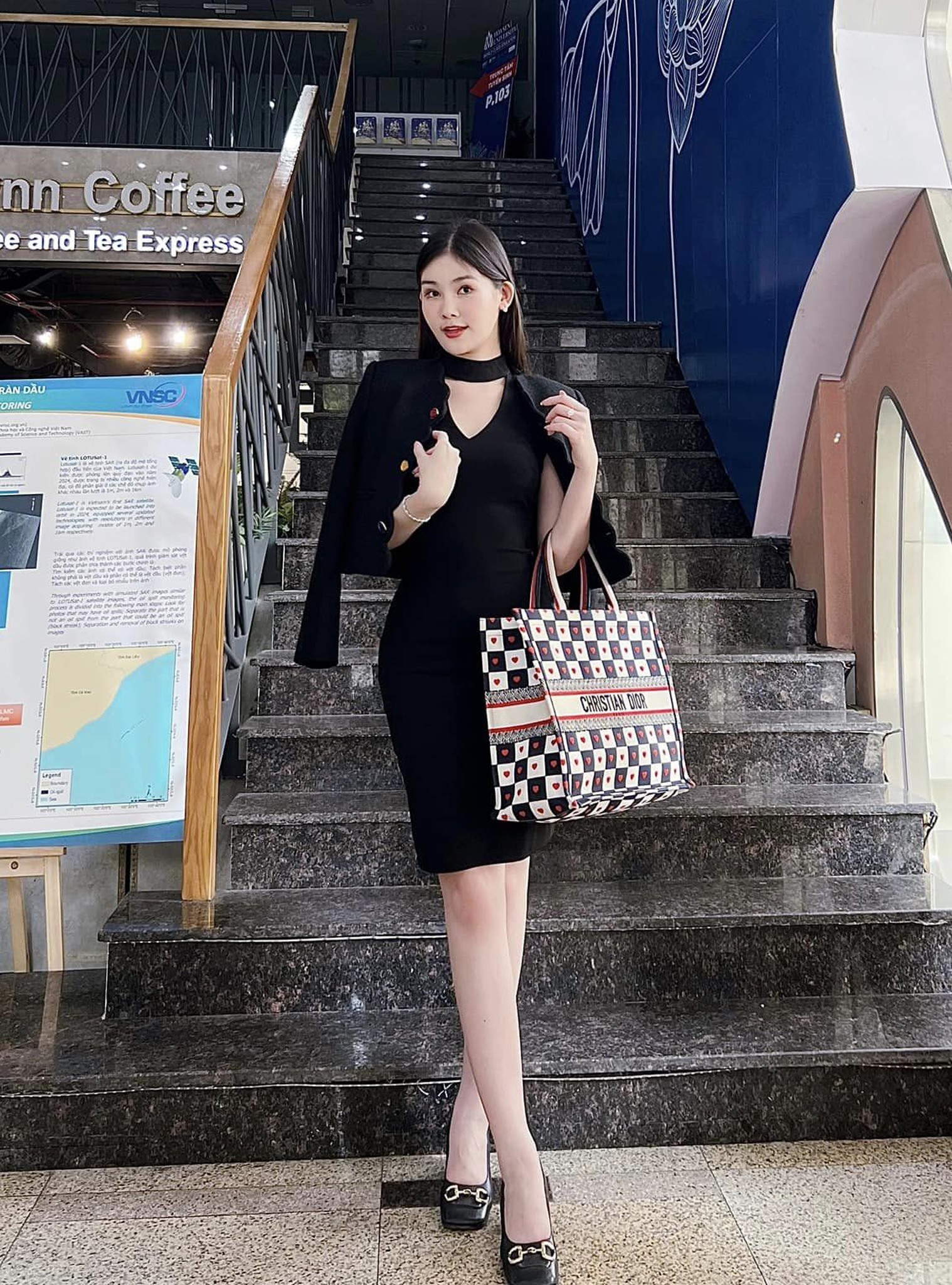 Xưa đăng quang với đôi môi sưng phồng, Lê Âu Ngân Anh giờ đội lại vương miện, được khen tới tấp - 12