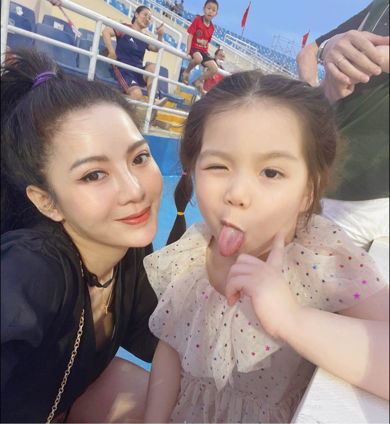 &#34;Hotgirl MU&#34; nổi tiếng 6 phút có con xinh như tiên, mẹ mê làm điệu dí dỏm: &#34;Trộm vía giống tốt&#34; - 4