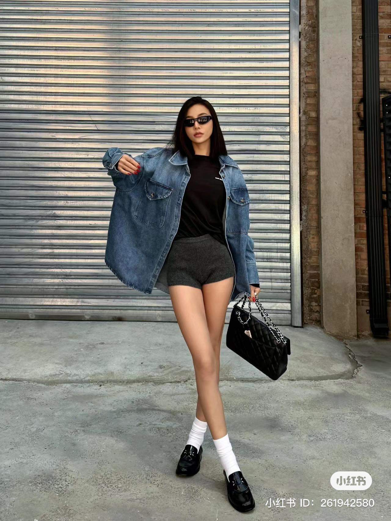Mẹ bỉm Minh Hằng mặc sành điệu cỡ nào cũng &#34;chào thua&#34; trước kiểu áo này vào mùa hè - 7