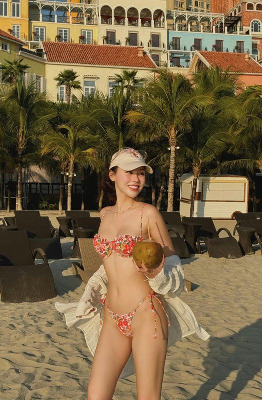 Loạt mỹ nhân Việt &#34;xả ảnh&#34; diện bikini dịp nghỉ lễ, ai cũng nóng bỏng nhưng 3 mẹ bầu được chú ý nhất - 21