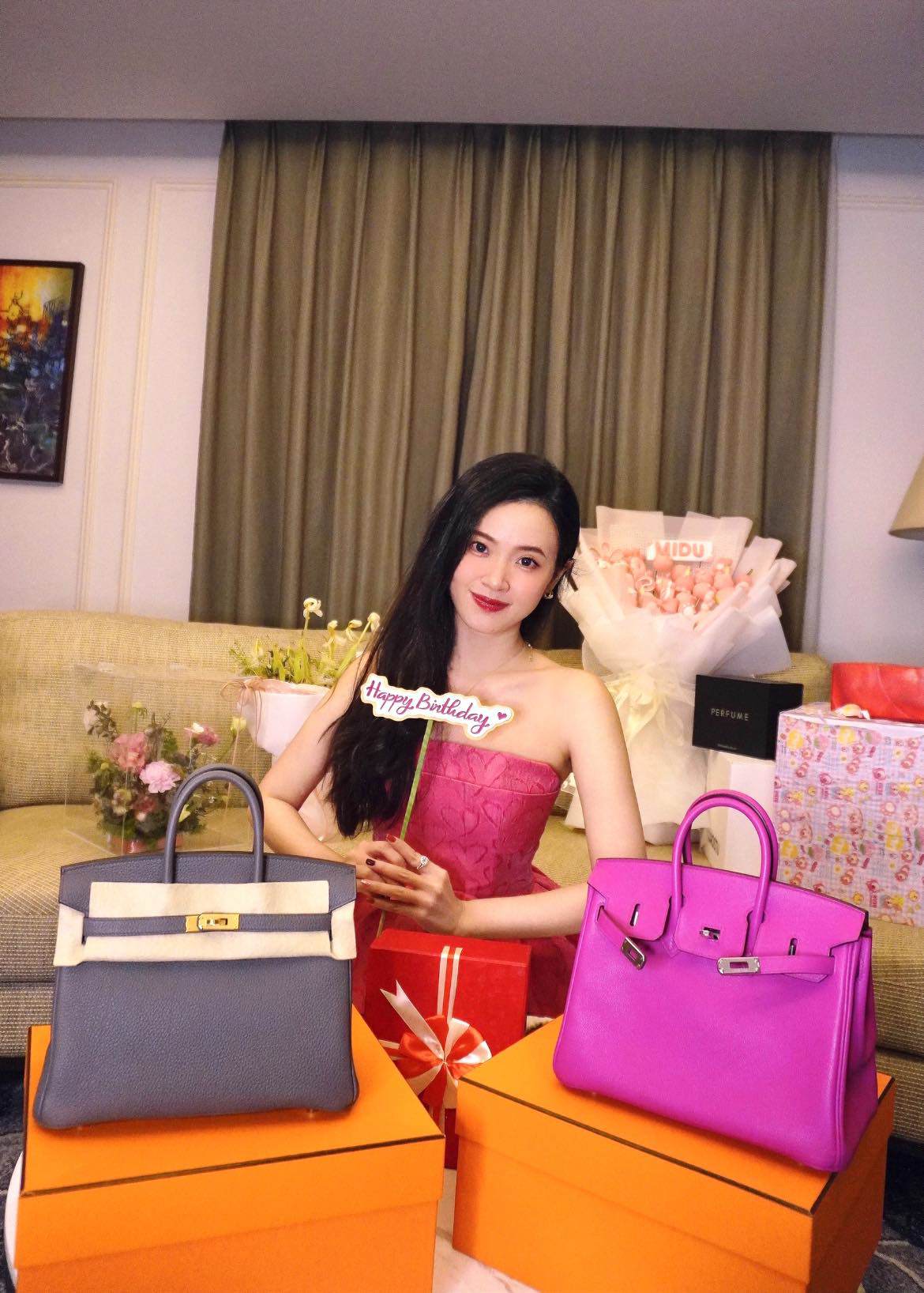 Hai &#34;phú bà&#34; tuổi Canh Ngọ đẹp như hoa nhưng lấy chồng muộn, có phong cách ăn mặc &#34;đắt xắt ra miếng&#34; - 3
