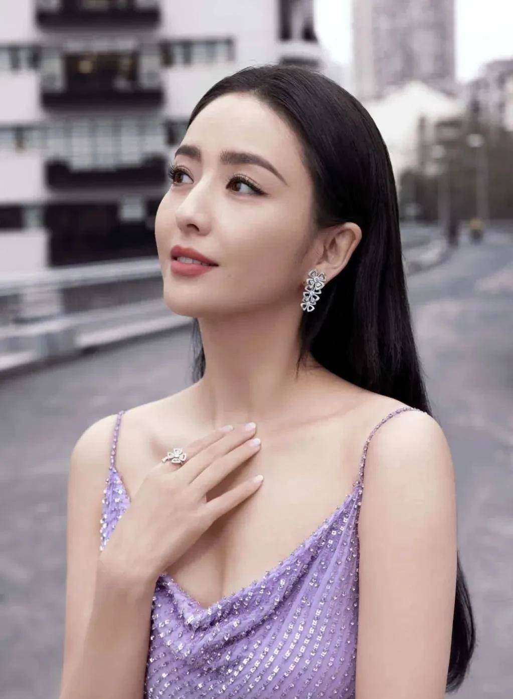 Mỹ nhân Tân Cương bị &#34;đuổi&#34; ở LHP Cannes, tuổi 41 giữ dáng siêu chuẩn nhờ công thức &#34;củ hoa và rau&#34; - 6