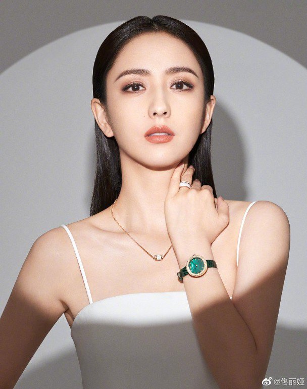 Mỹ nhân Tân Cương bị &#34;đuổi&#34; ở LHP Cannes, tuổi 41 giữ dáng siêu chuẩn nhờ công thức &#34;củ hoa và rau&#34; - 7