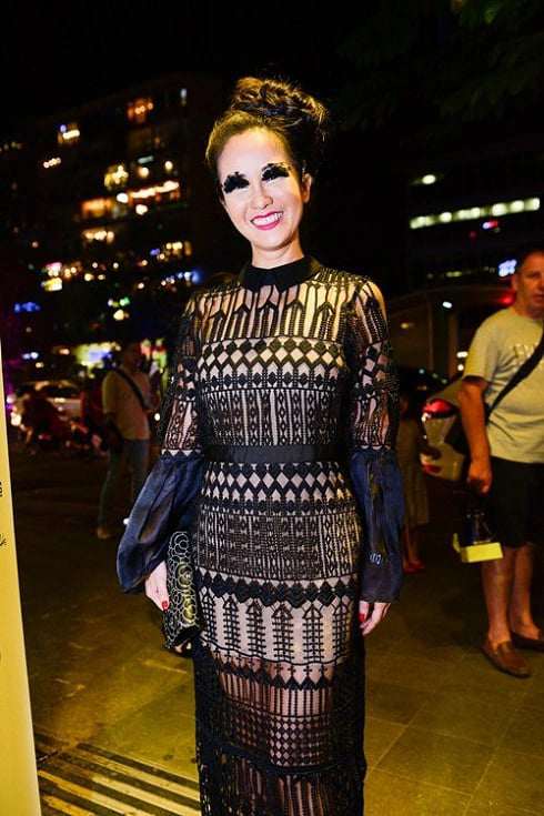 Diva Hồng Nhung U60 tự tin diện đồ khoe thềm ngực nửa kín nửa hở, được khen trẻ trung như gái 18 - 14