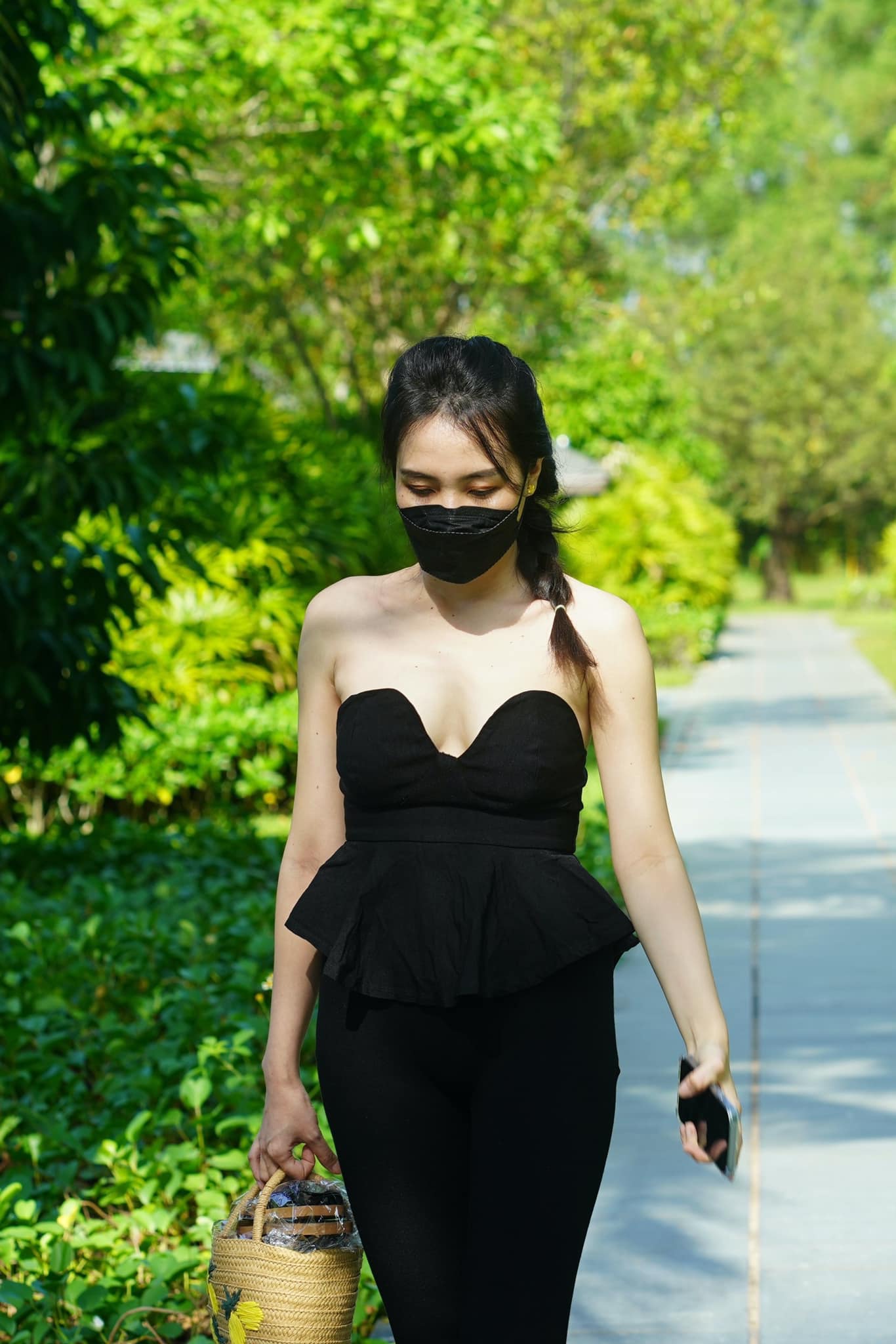 Lấy chồng hơn 25 tuổi, mỹ nhân nổi nhất Hoa hậu Việt Nam 2012 quanh quẩn làm vườn vẫn mặc đẹp - 28